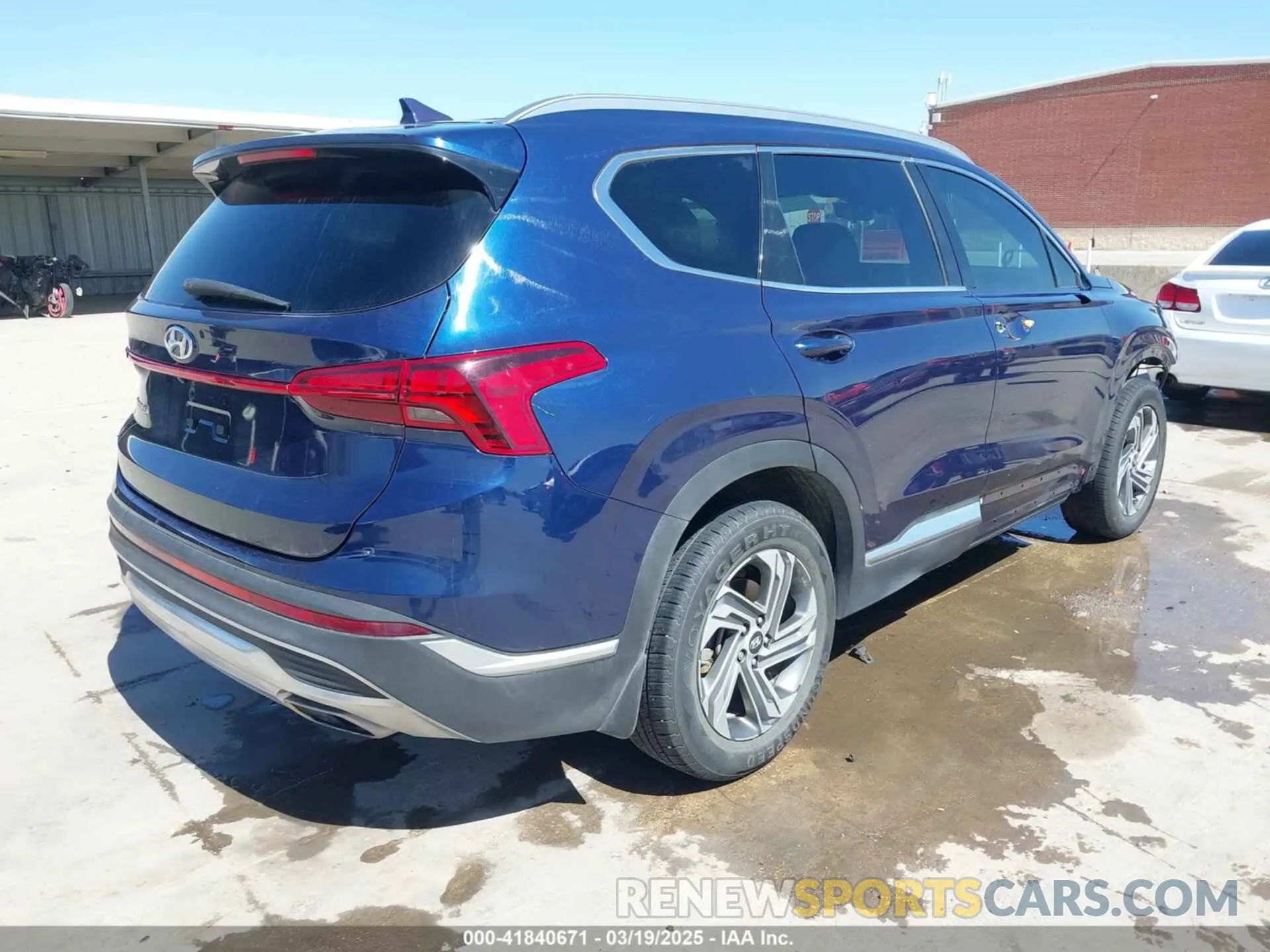 4 Photograph of a damaged car 5NMS24AJ8NH377572 HYUNDAI SANTA FE 2022