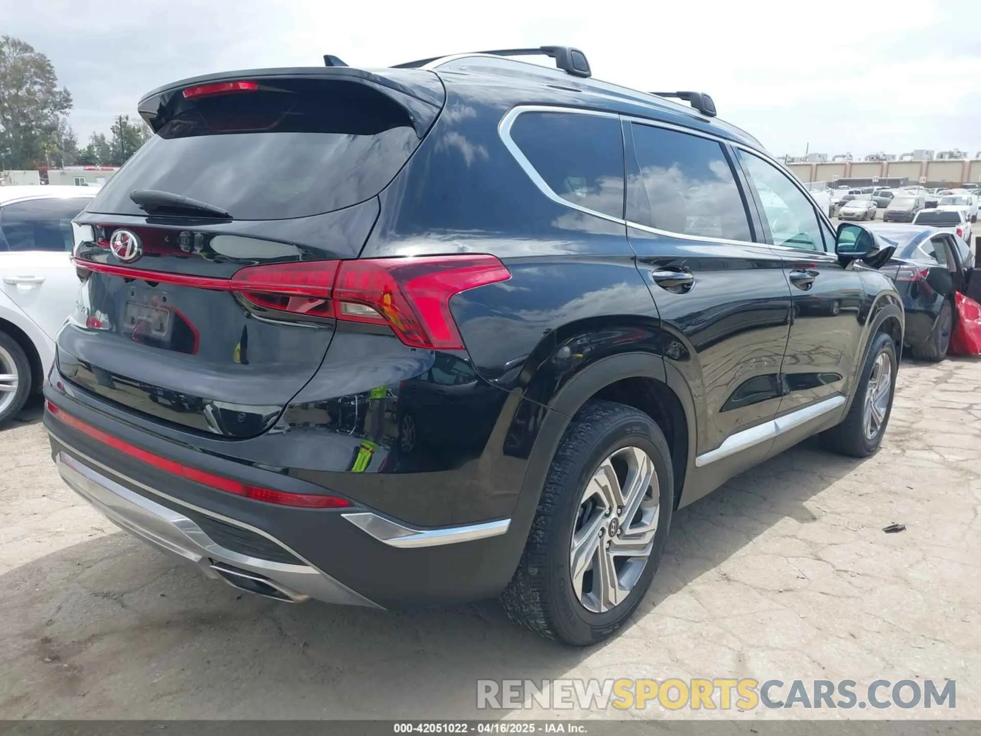 4 Photograph of a damaged car 5NMS24AJ9NH373112 HYUNDAI SANTA FE 2022