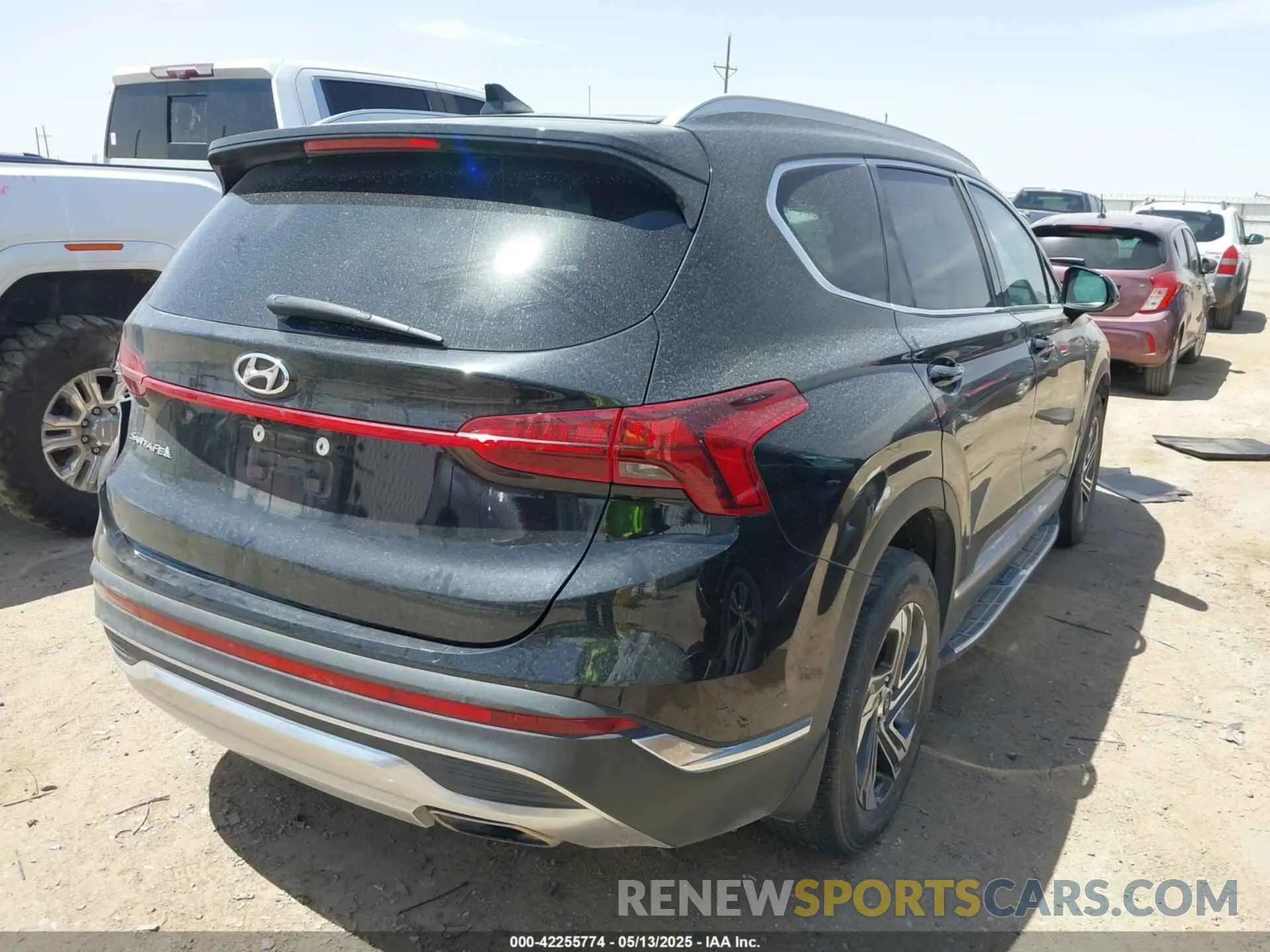 4 Photograph of a damaged car 5NMS24AJXNH433592 HYUNDAI SANTA FE 2022