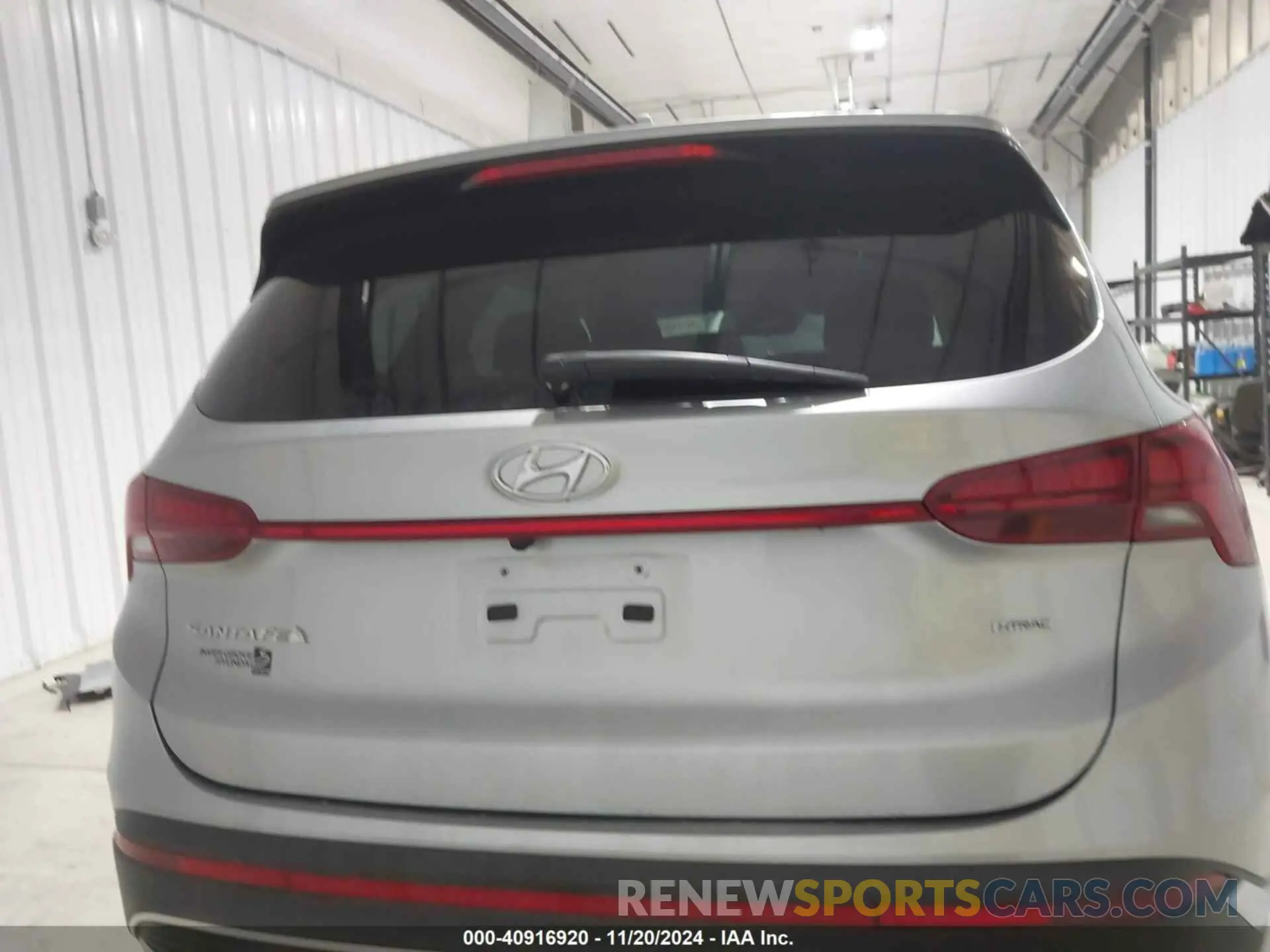 17 Photograph of a damaged car 5NMS2DAJ1NH473091 HYUNDAI SANTA FE 2022