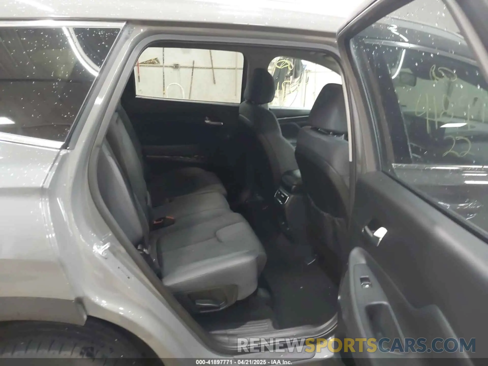 8 Photograph of a damaged car 5NMS2DAJ2NH383738 HYUNDAI SANTA FE 2022