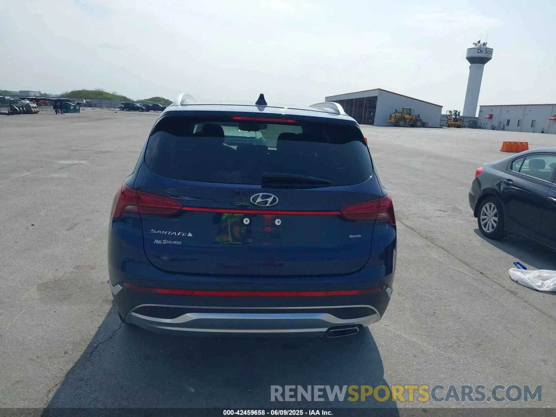 16 Photograph of a damaged car 5NMS2DAJ5NH412200 HYUNDAI SANTA FE 2022