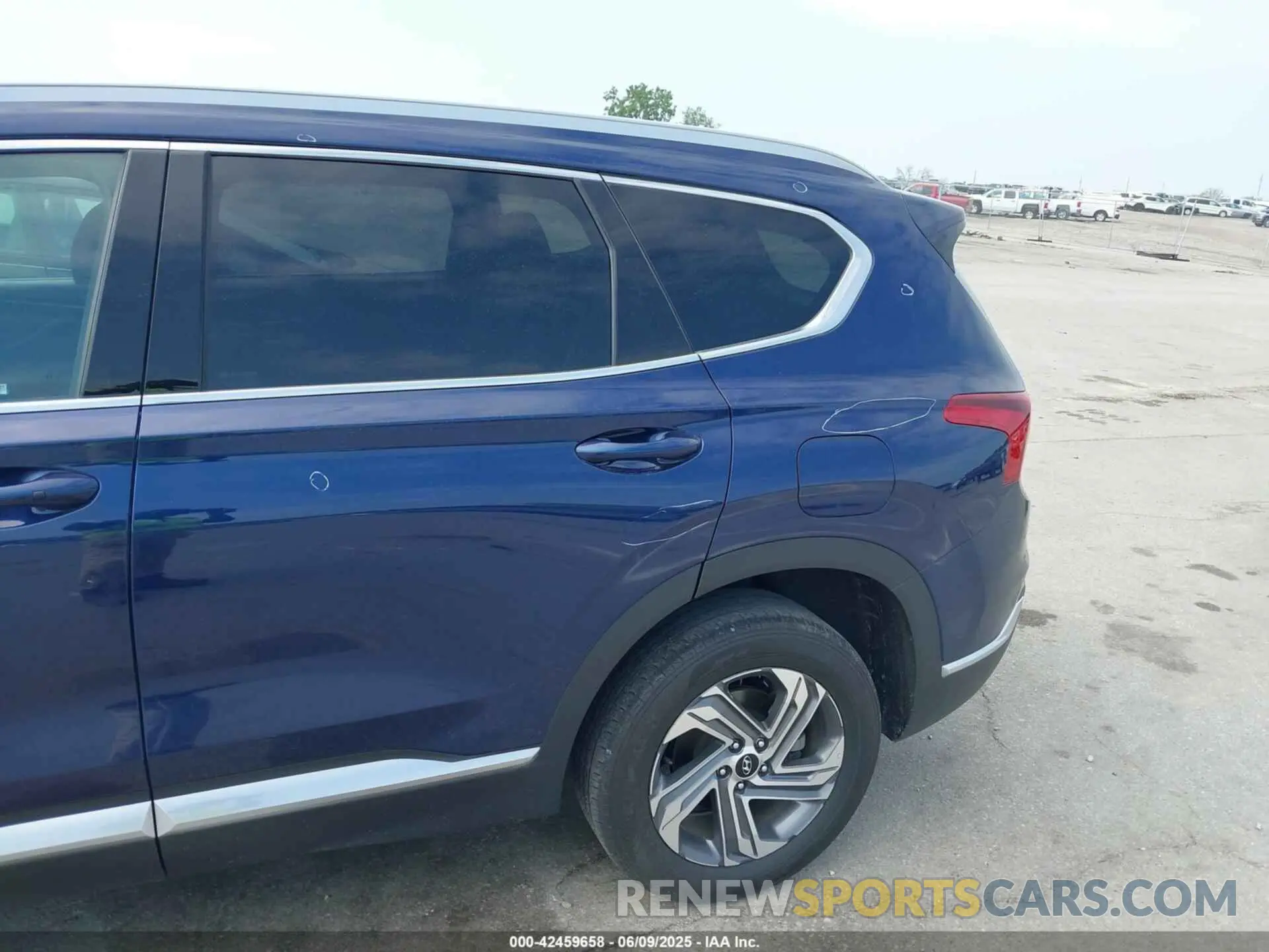18 Photograph of a damaged car 5NMS2DAJ5NH412200 HYUNDAI SANTA FE 2022