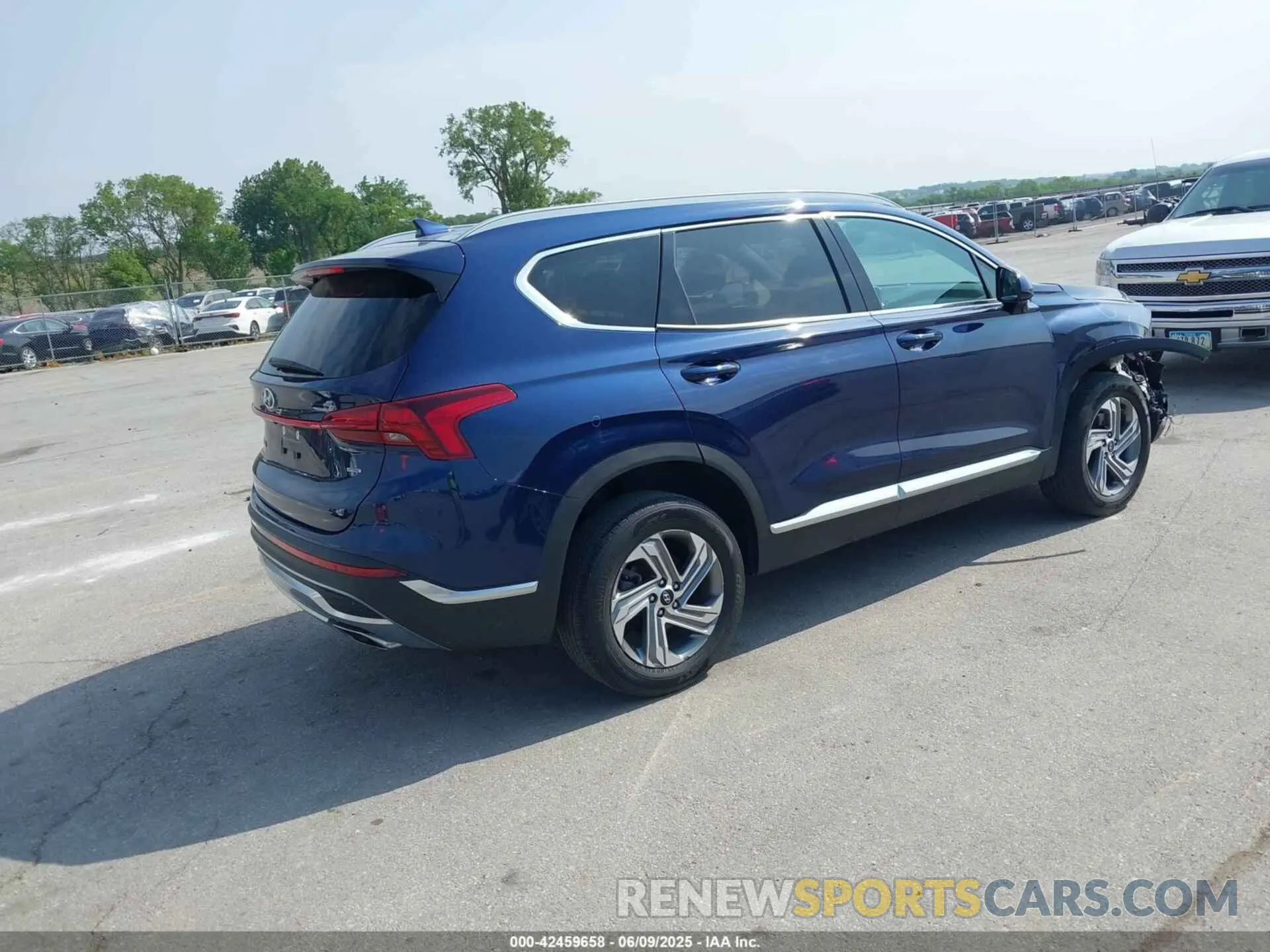 4 Photograph of a damaged car 5NMS2DAJ5NH412200 HYUNDAI SANTA FE 2022