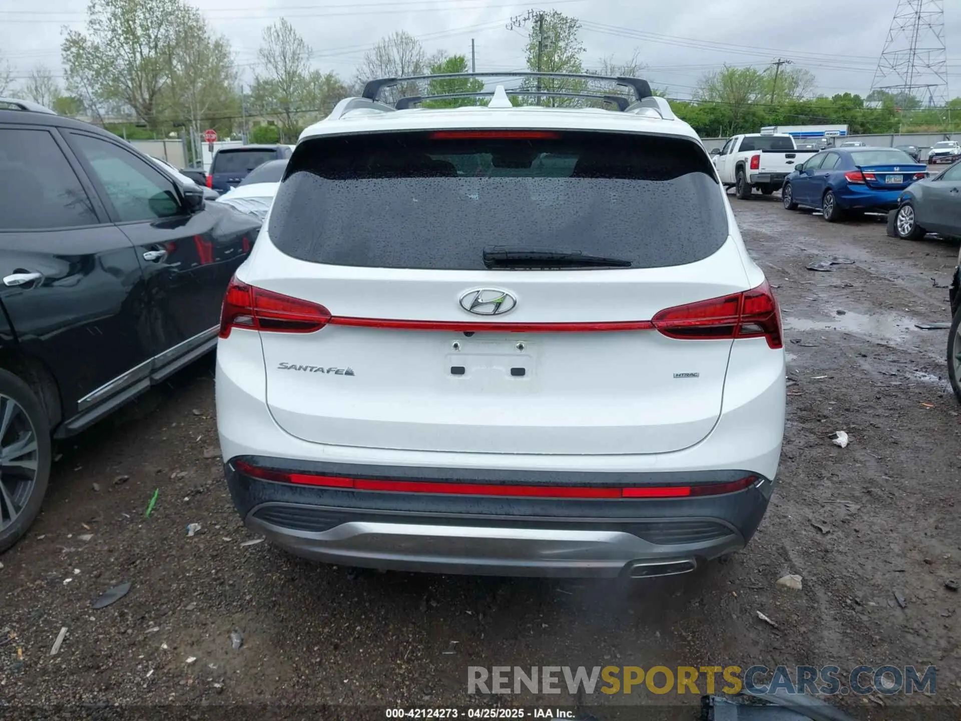 17 Photograph of a damaged car 5NMS2DAJ5NH450235 HYUNDAI SANTA FE 2022