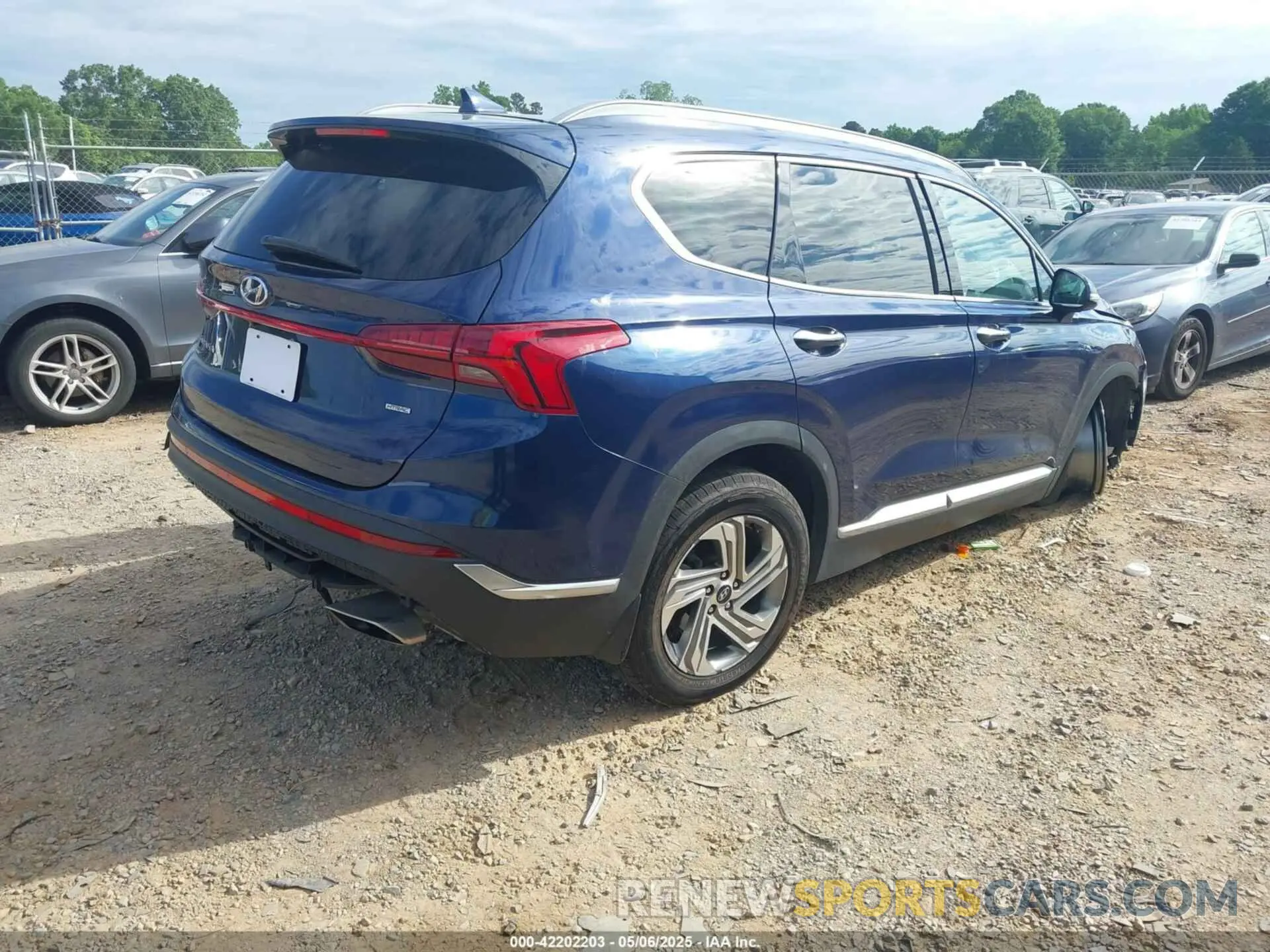 4 Photograph of a damaged car 5NMS3DAJ4NH380479 HYUNDAI SANTA FE 2022