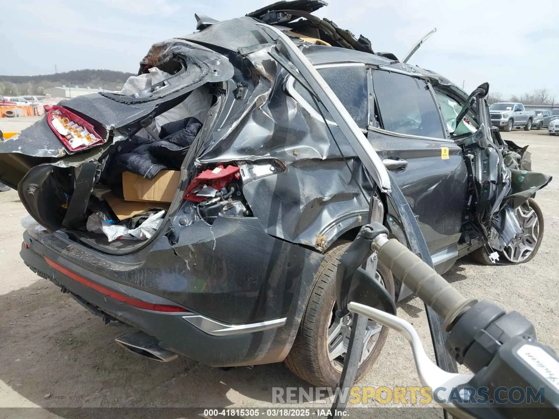4 Photograph of a damaged car 5NMS3DAJ4NH456444 HYUNDAI SANTA FE 2022