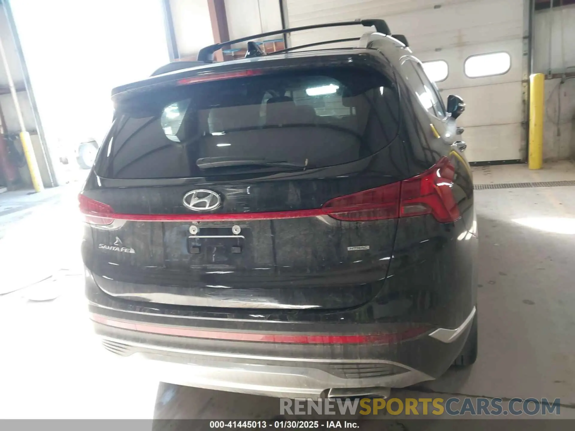 17 Photograph of a damaged car 5NMS3DAJ7NH402474 HYUNDAI SANTA FE 2022