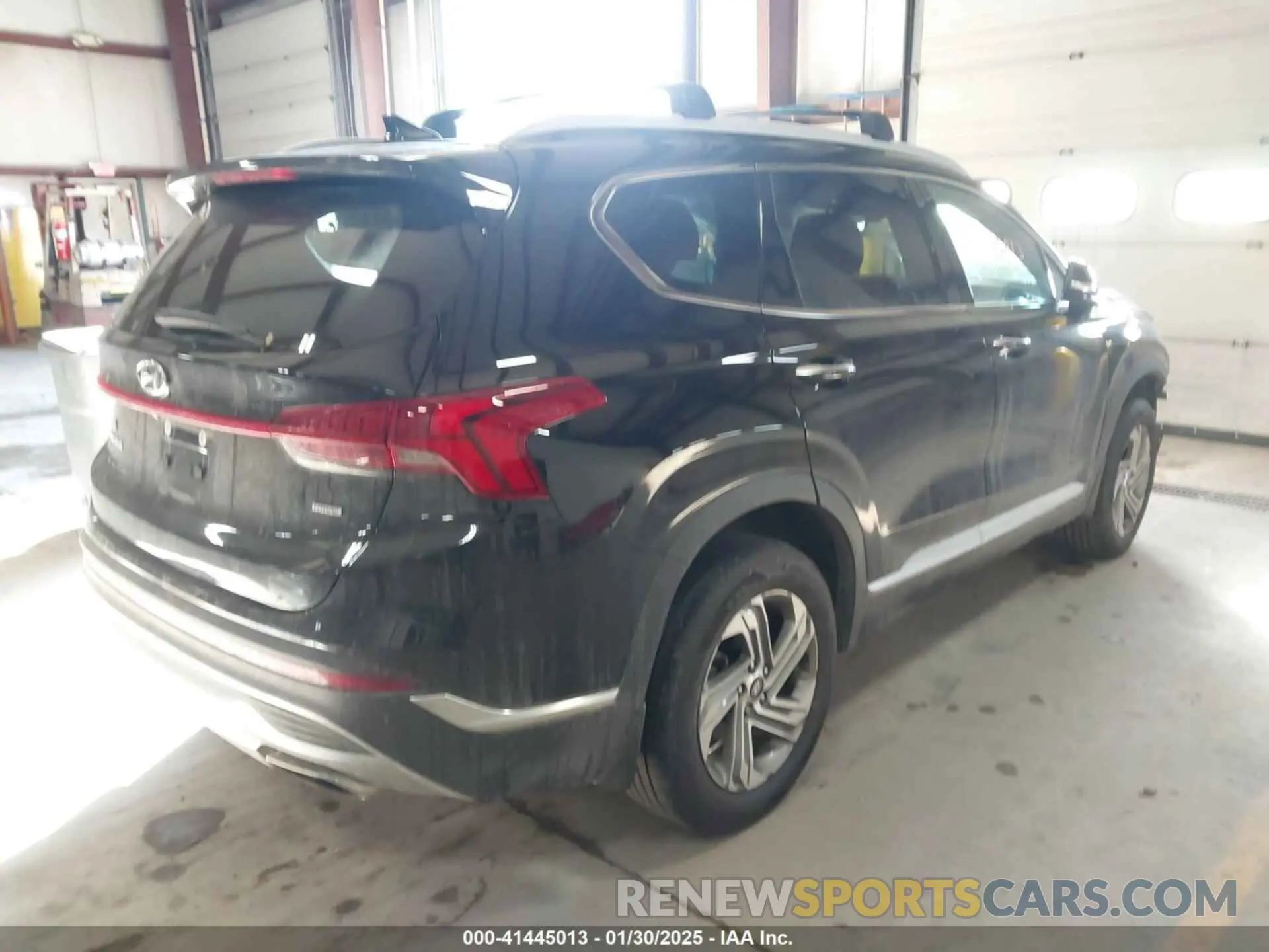 4 Photograph of a damaged car 5NMS3DAJ7NH402474 HYUNDAI SANTA FE 2022