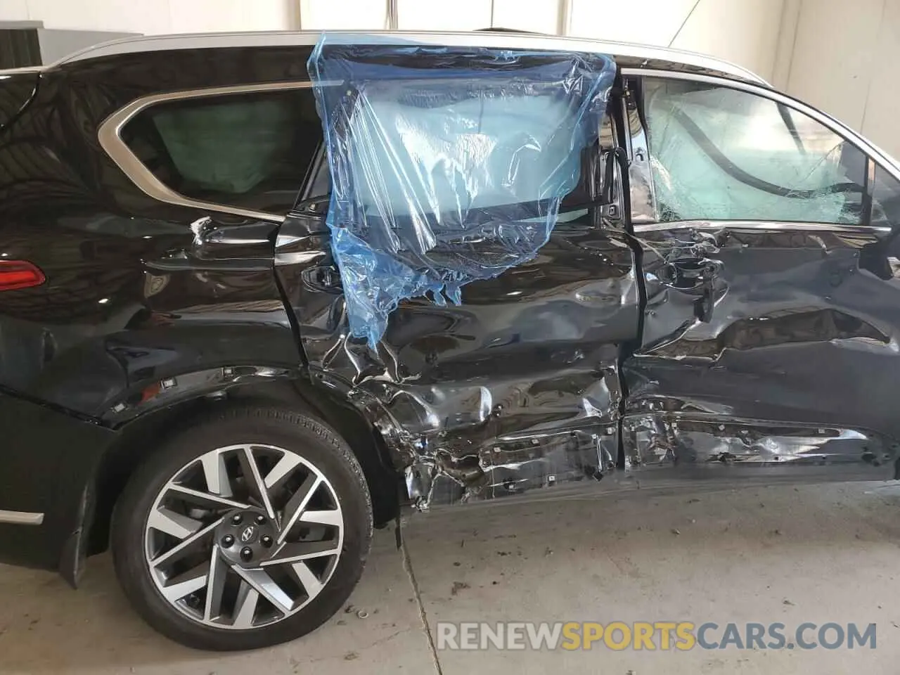 10 Photograph of a damaged car 5NMS54AL0NH457134 HYUNDAI SANTA FE 2022