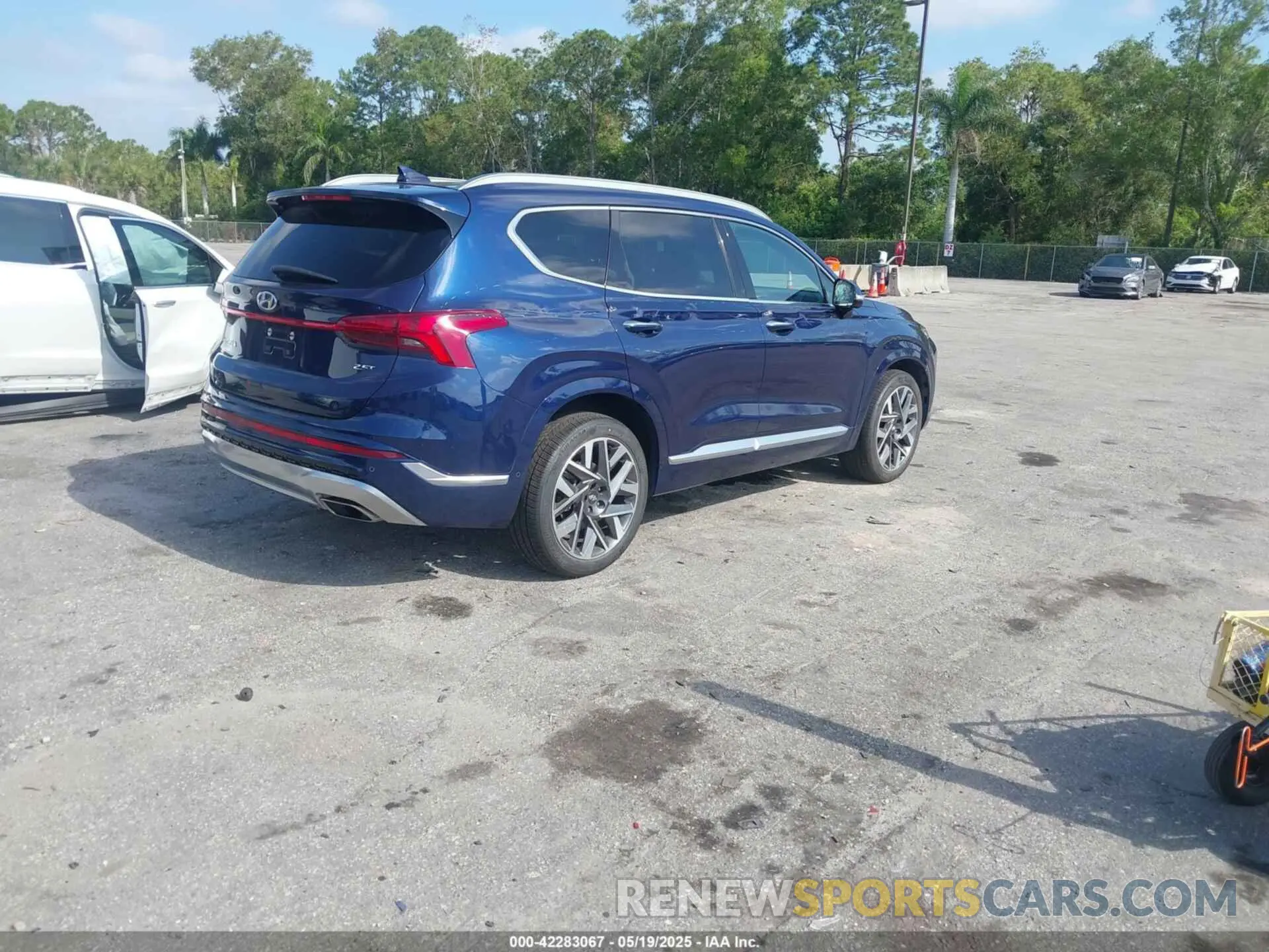 4 Photograph of a damaged car 5NMS54AL5NH403585 HYUNDAI SANTA FE 2022