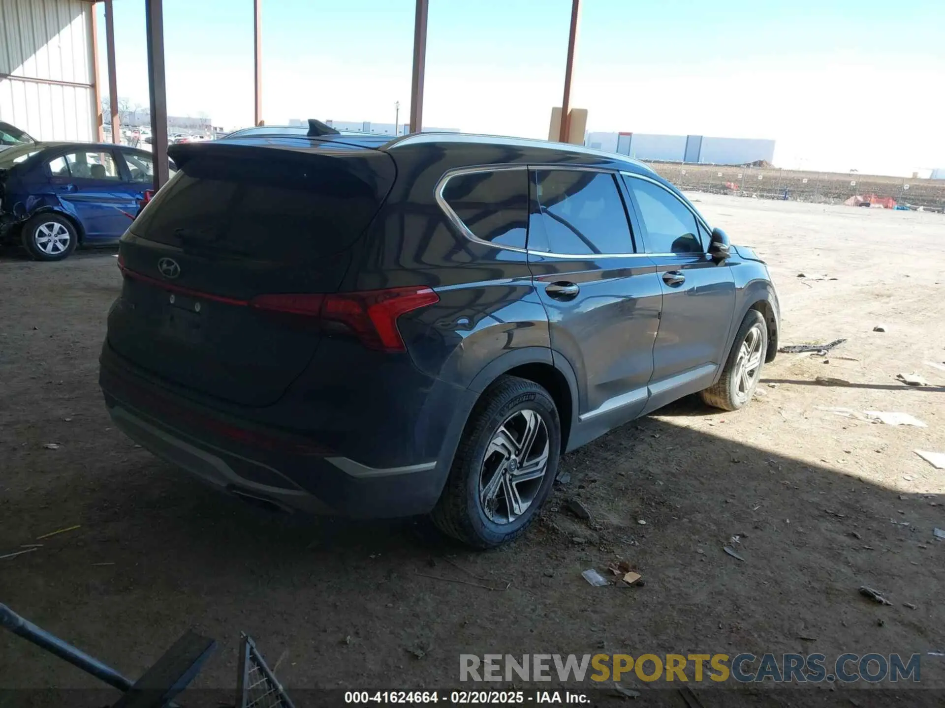 4 Photograph of a damaged car 5NMS64AJ4NH392395 HYUNDAI SANTA FE 2022