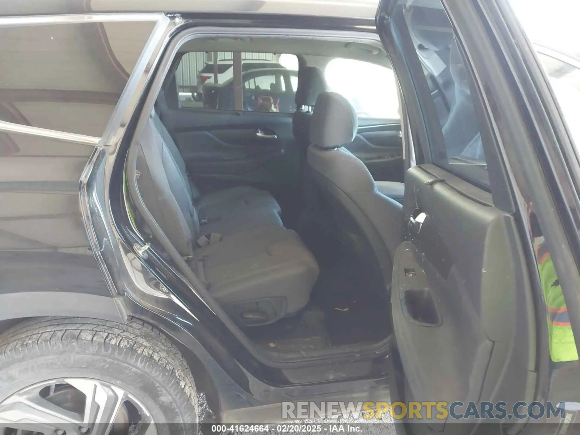 8 Photograph of a damaged car 5NMS64AJ4NH392395 HYUNDAI SANTA FE 2022