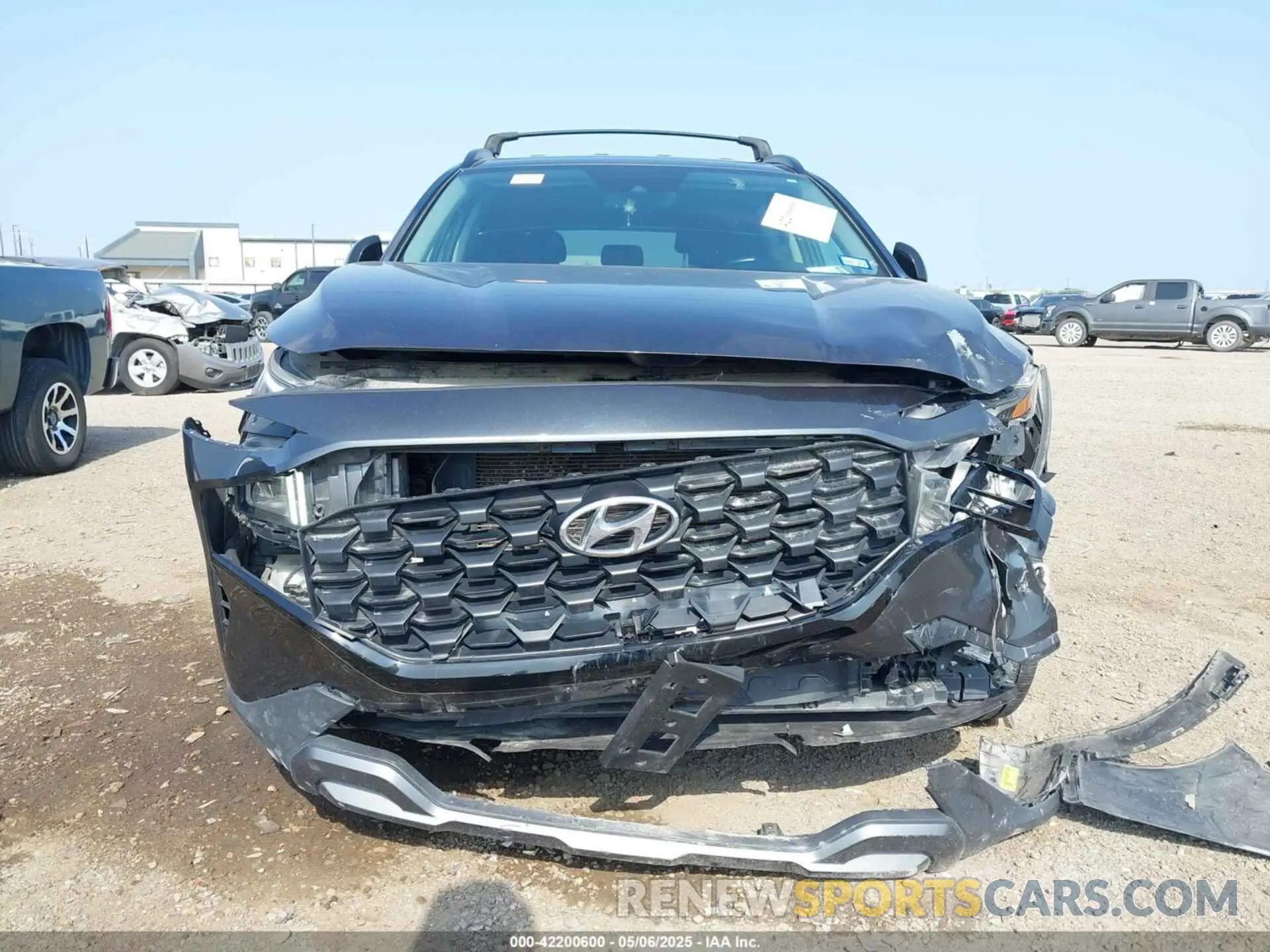12 Photograph of a damaged car 5NMS64AJ9NH392666 HYUNDAI SANTA FE 2022