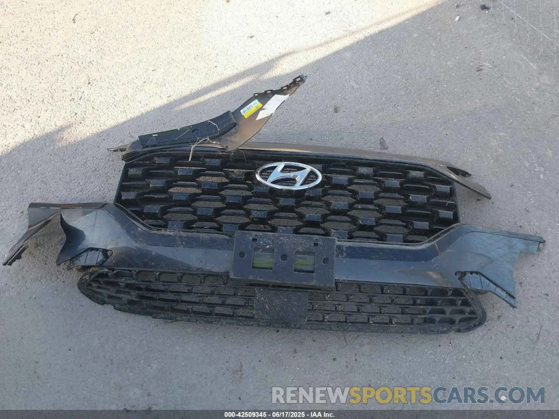 12 Photograph of a damaged car 5NMS64AJXNH437145 HYUNDAI SANTA FE 2022