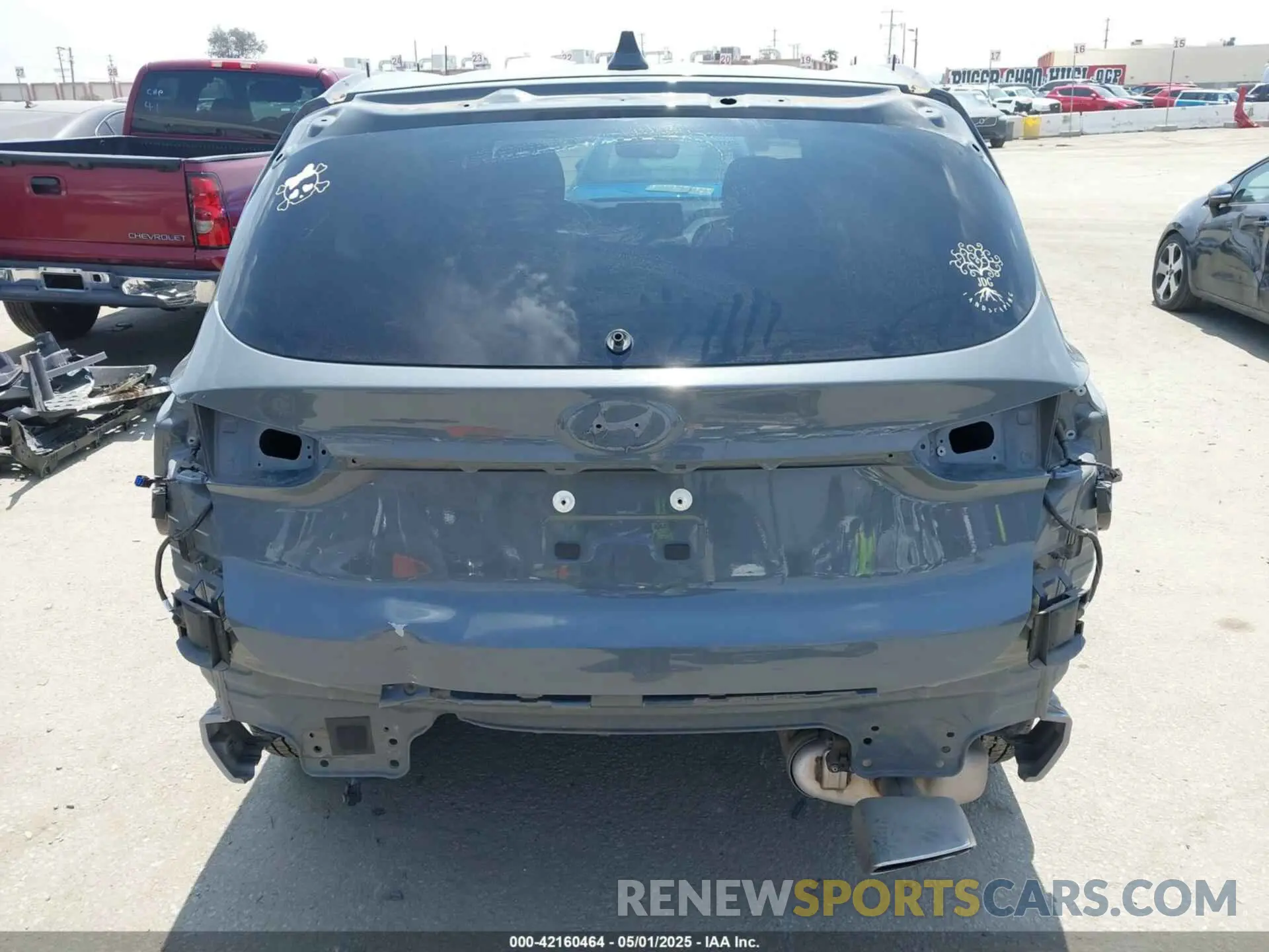 17 Photograph of a damaged car 5NMS6DAJ2NH381668 HYUNDAI SANTA FE 2022