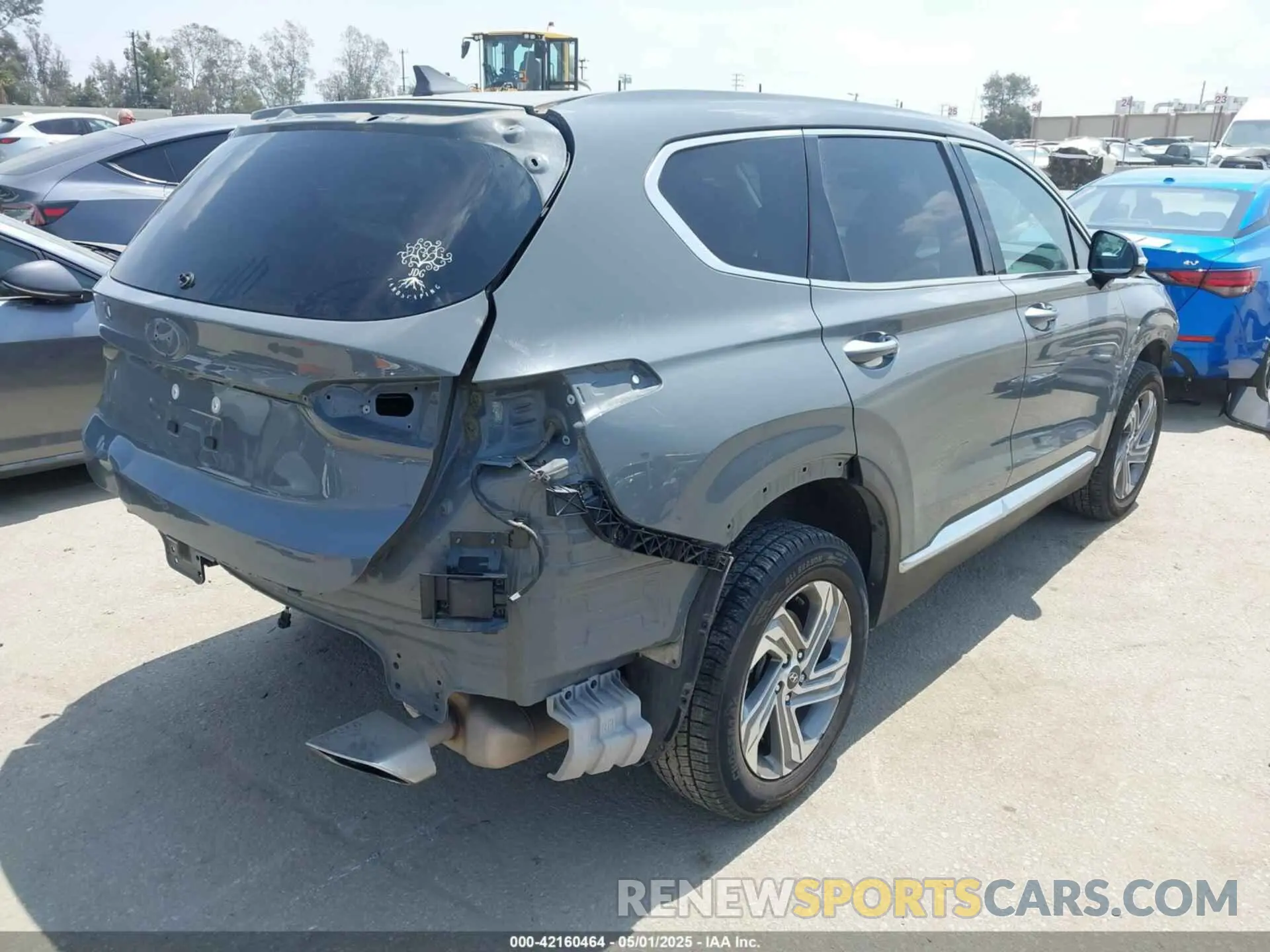 4 Photograph of a damaged car 5NMS6DAJ2NH381668 HYUNDAI SANTA FE 2022