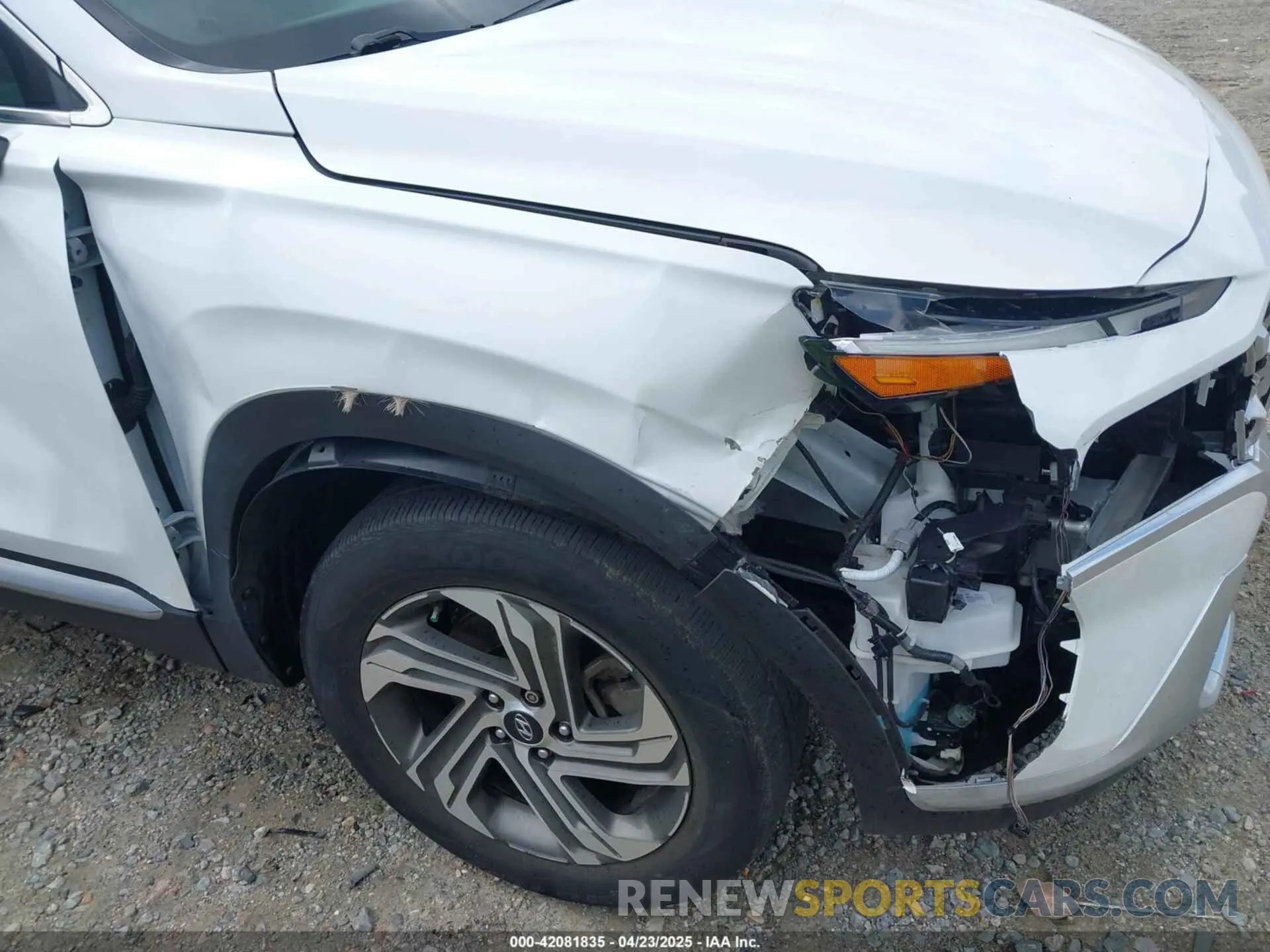 18 Photograph of a damaged car 5NMS6DAJ4NH421815 HYUNDAI SANTA FE 2022
