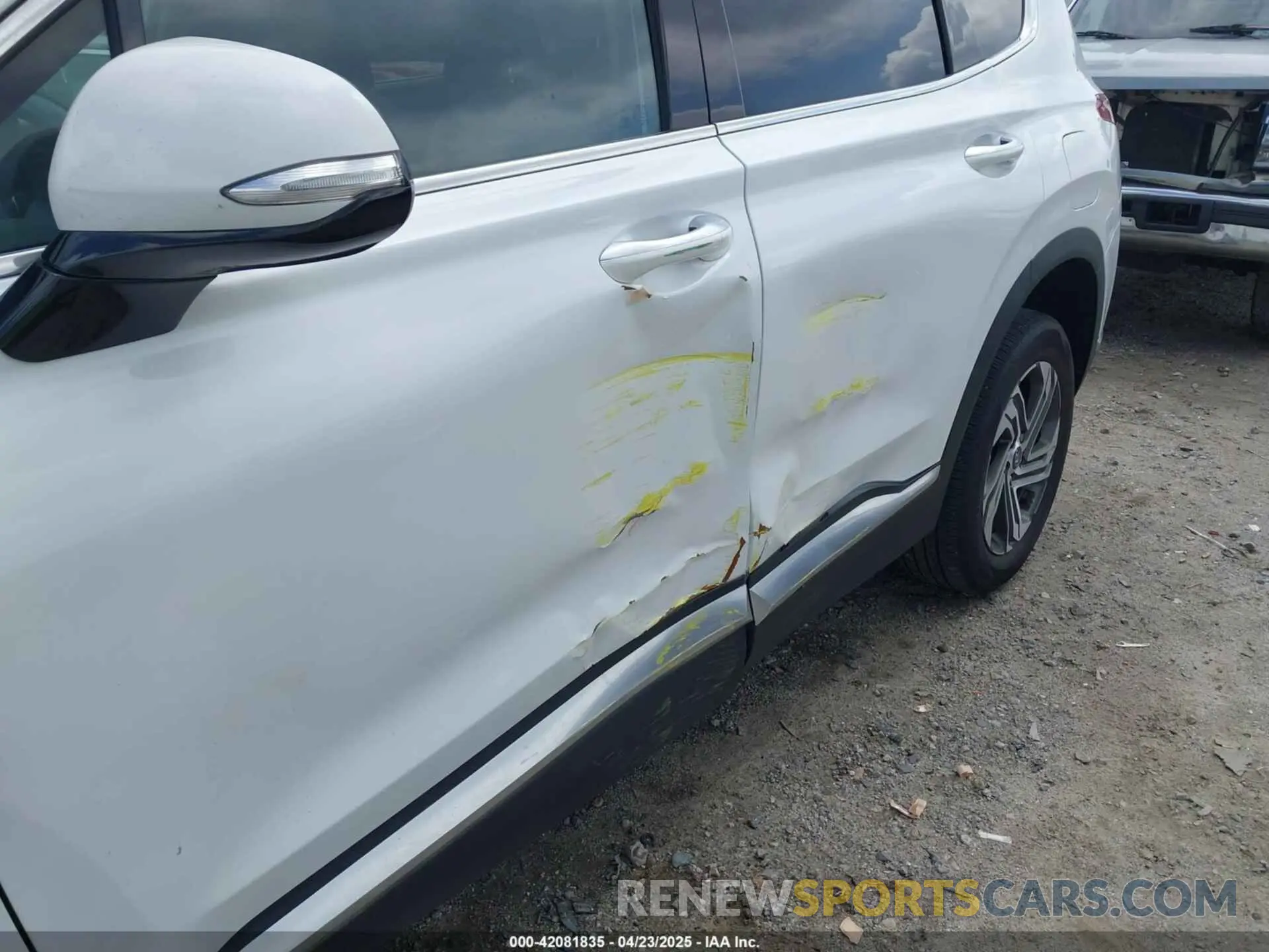 19 Photograph of a damaged car 5NMS6DAJ4NH421815 HYUNDAI SANTA FE 2022