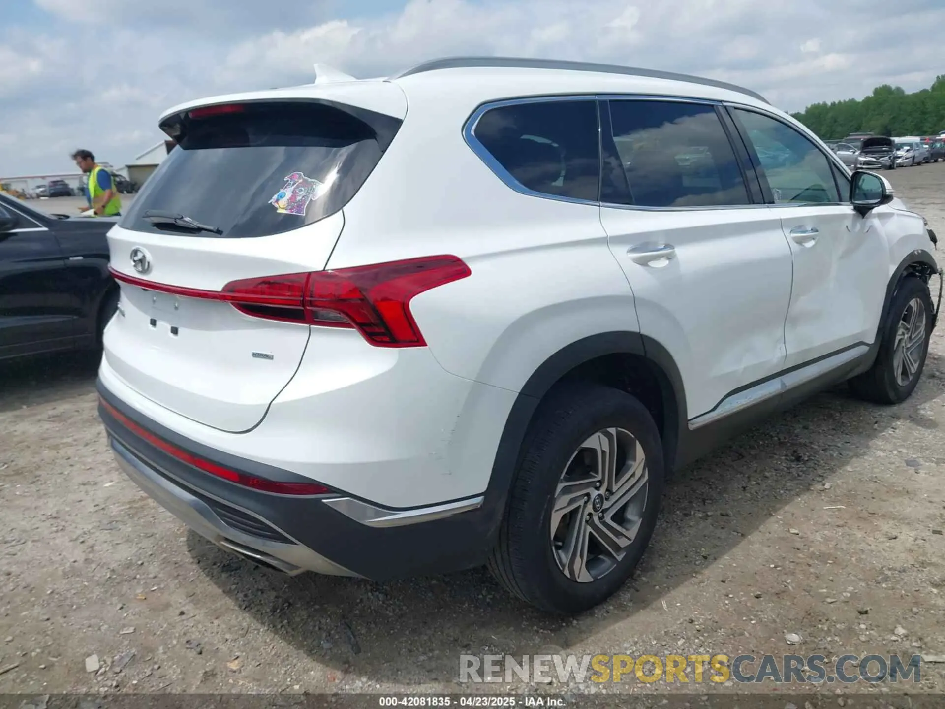 4 Photograph of a damaged car 5NMS6DAJ4NH421815 HYUNDAI SANTA FE 2022