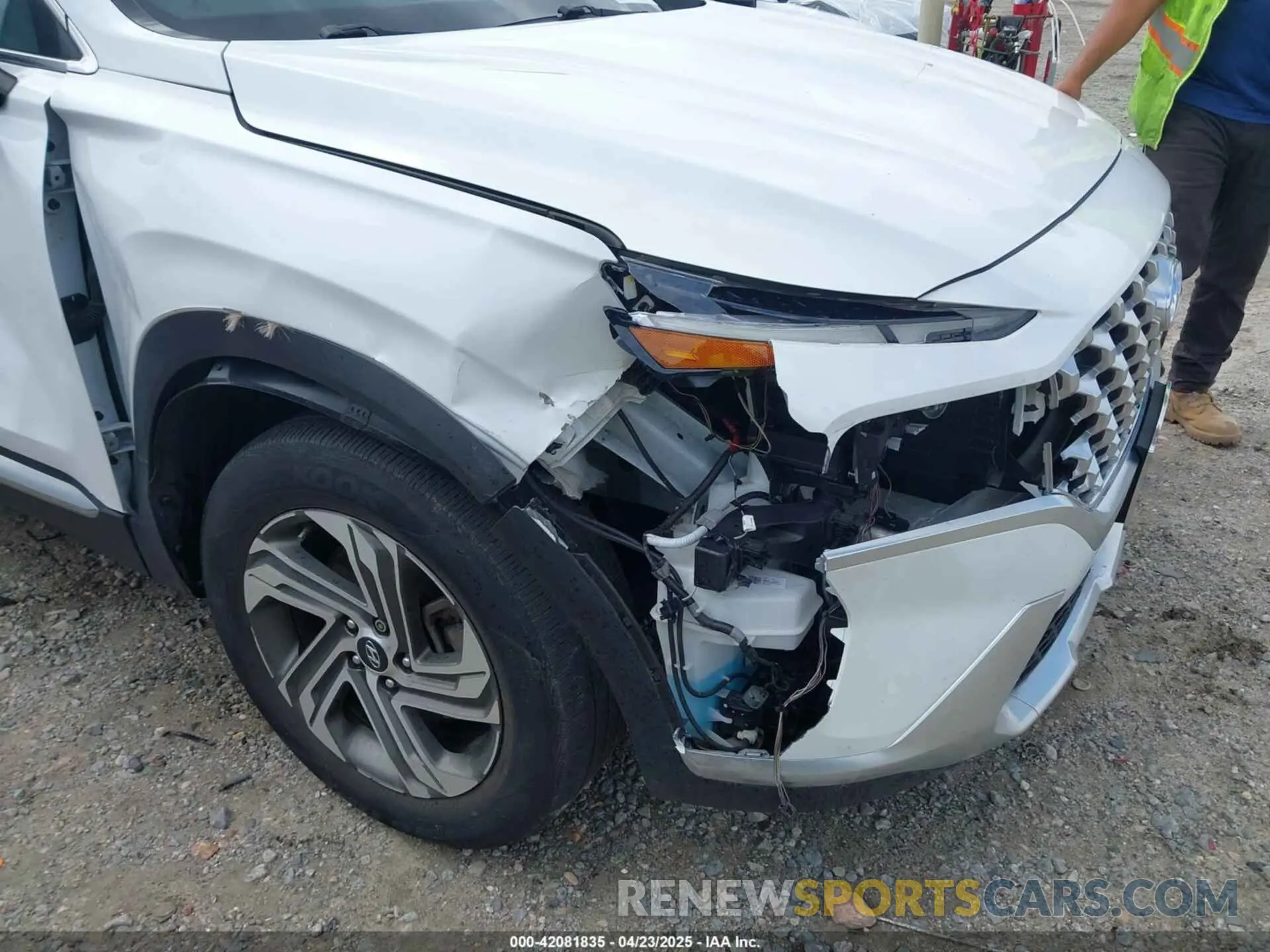 6 Photograph of a damaged car 5NMS6DAJ4NH421815 HYUNDAI SANTA FE 2022