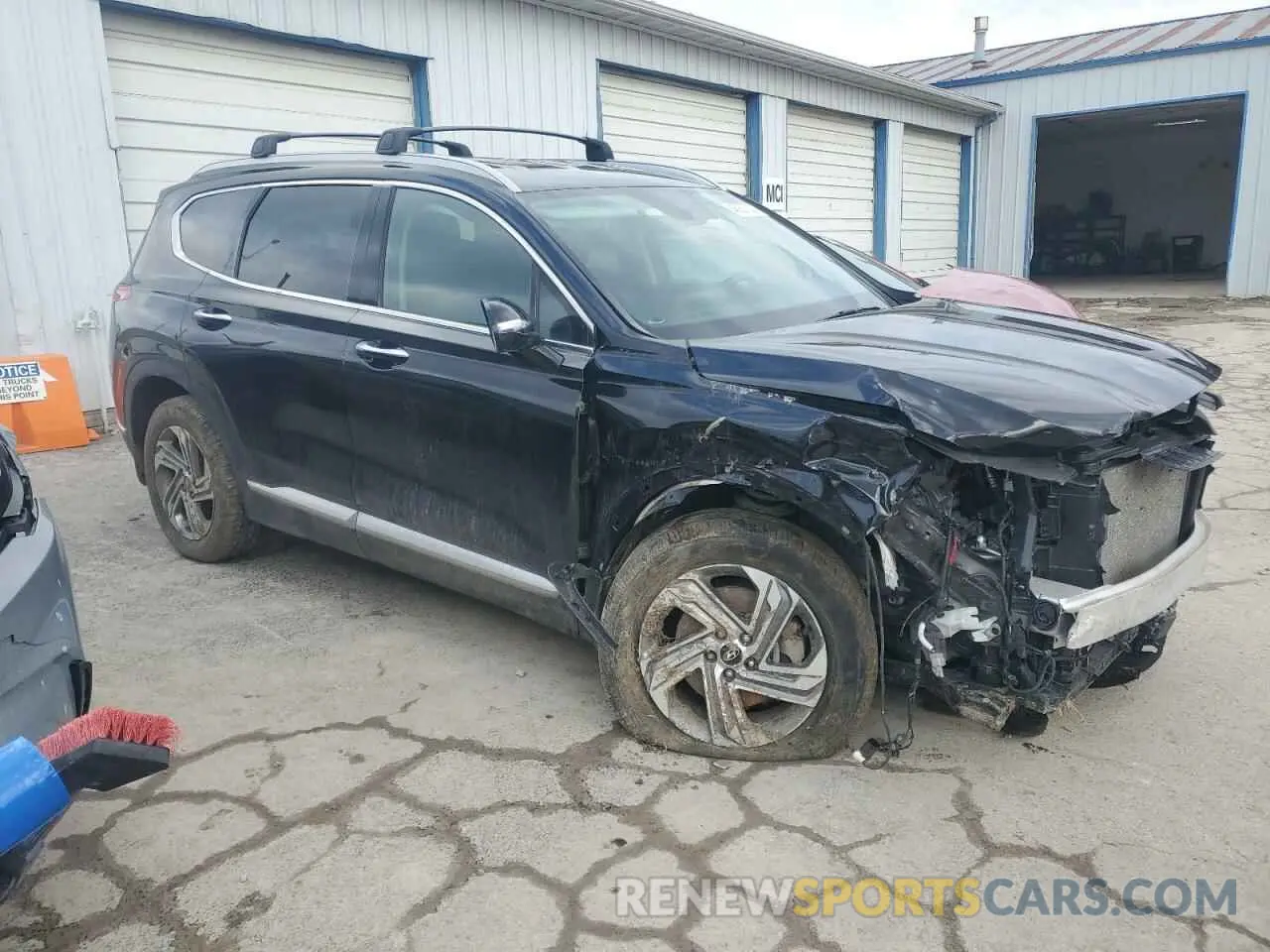 4 Photograph of a damaged car 5NMS6DAJ6NH425929 HYUNDAI SANTA FE 2022