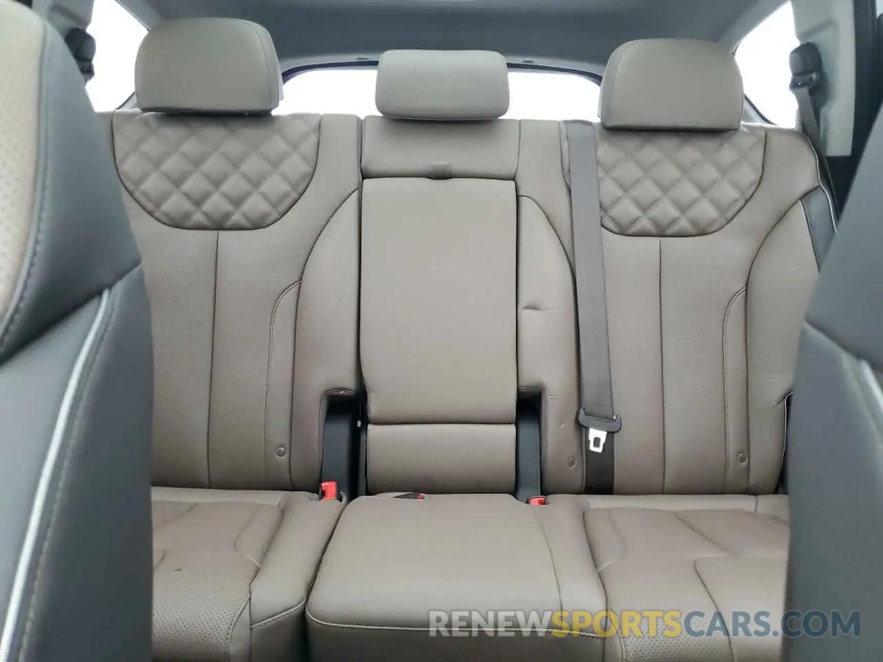 10 Photograph of a damaged car KM8S5DA19NU018579 HYUNDAI SANTA FE 2022
