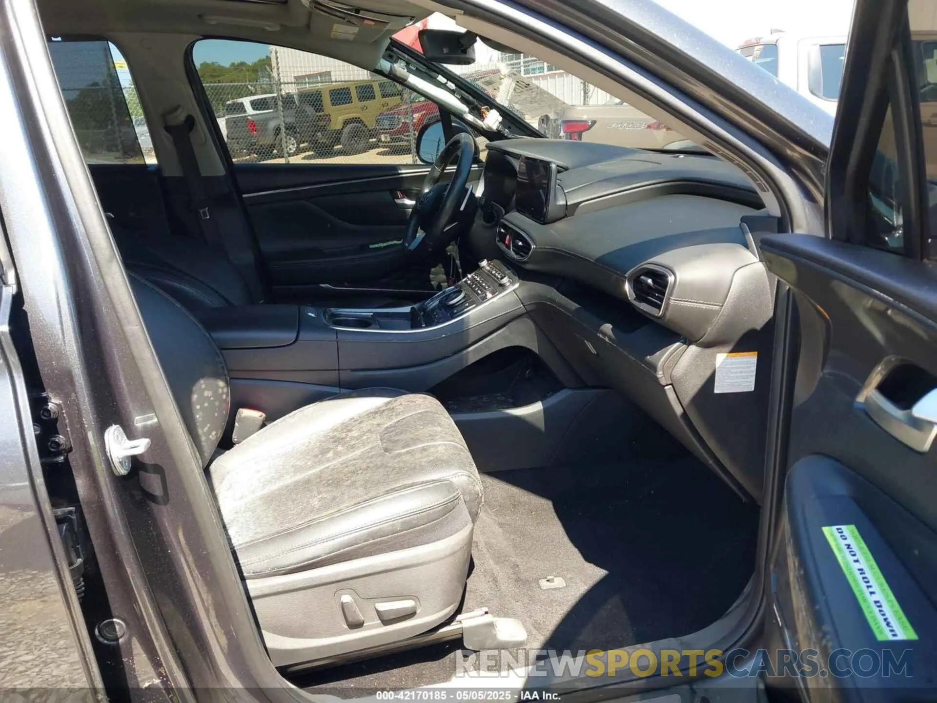 5 Photograph of a damaged car 5NM53DA10PH011203 HYUNDAI SANTA FE 2023