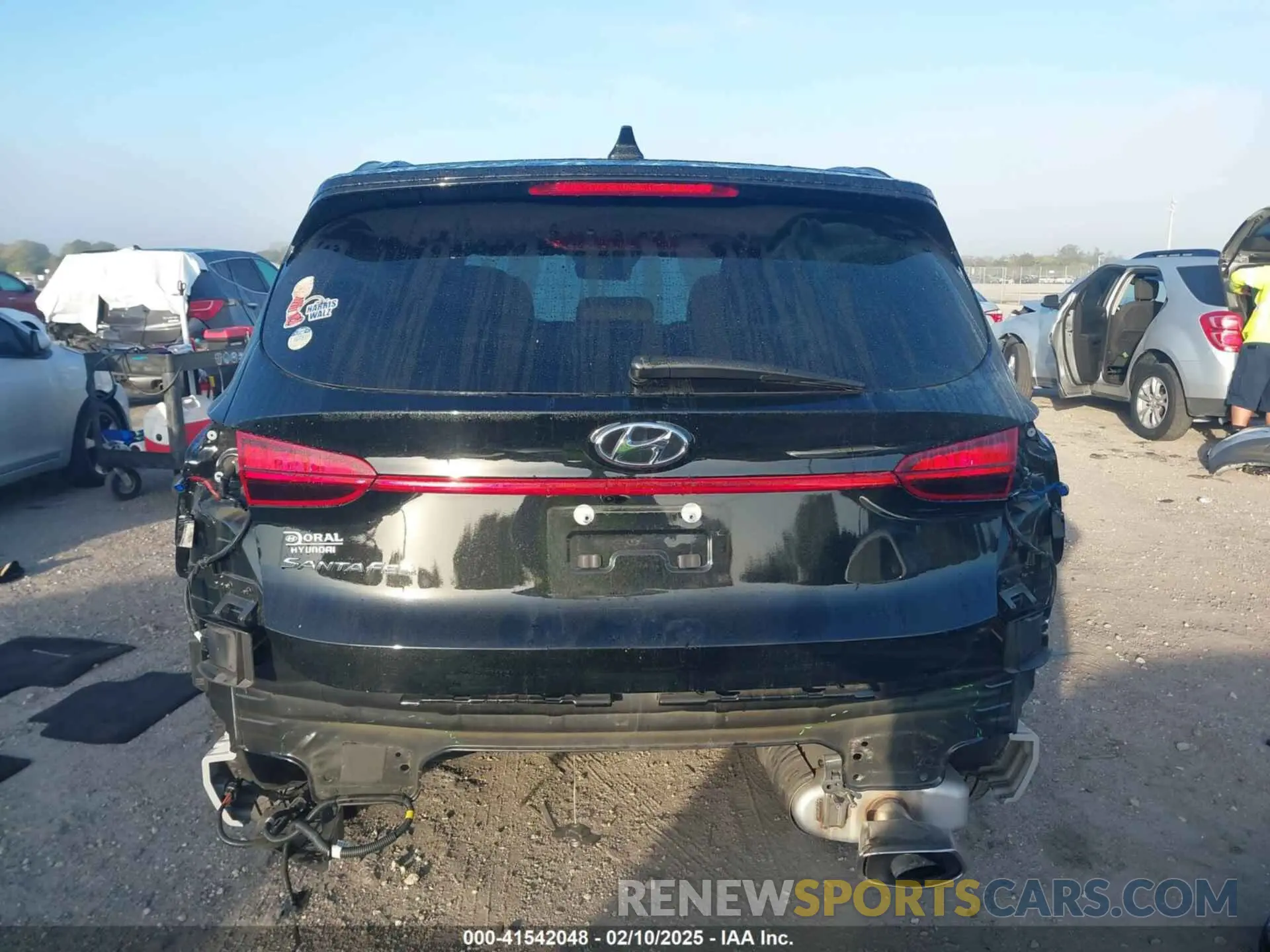 17 Photograph of a damaged car 5NMS14AJ0PH501288 HYUNDAI SANTA FE 2023