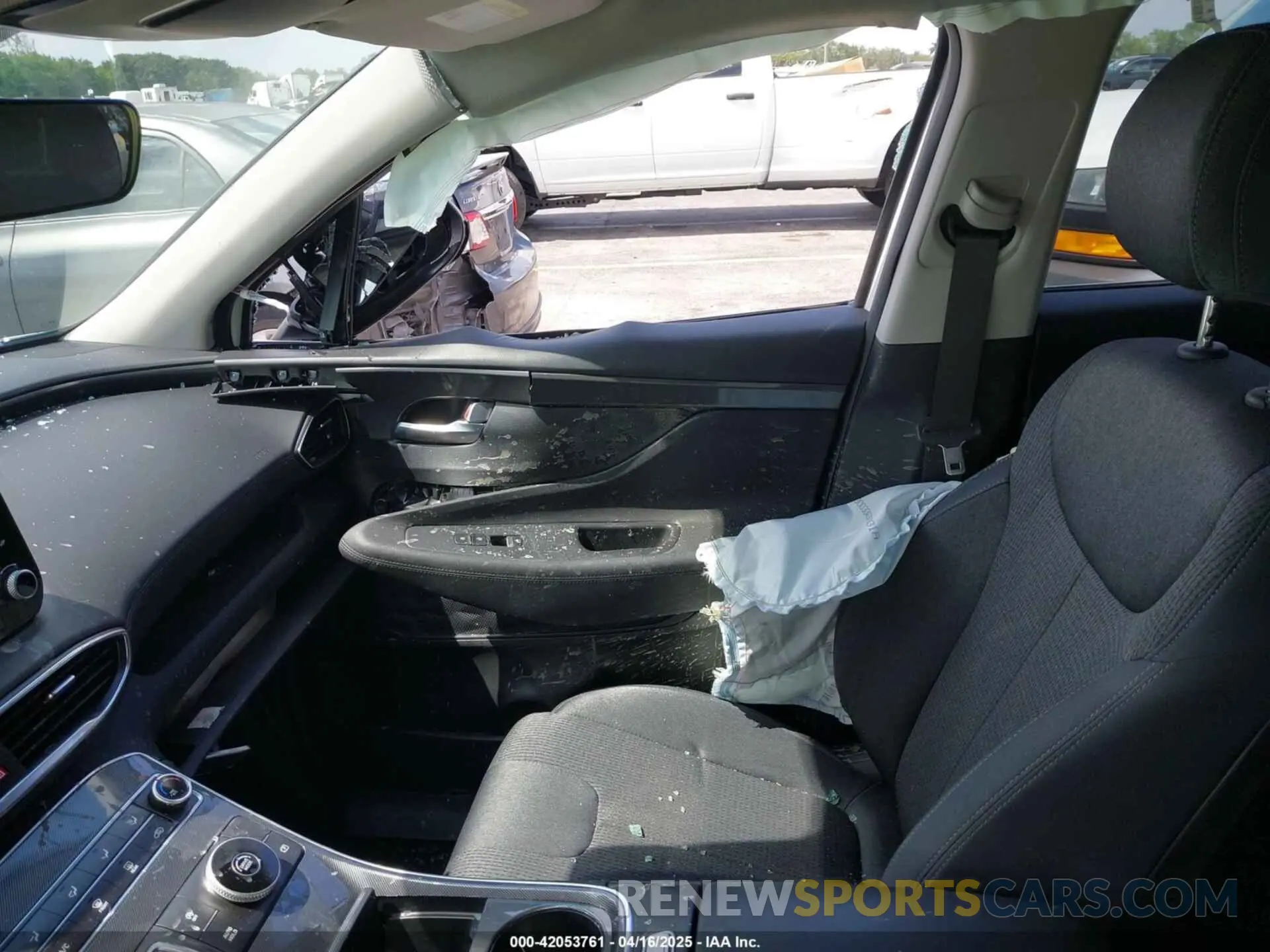 5 Photograph of a damaged car 5NMS14AJ6PH631267 HYUNDAI SANTA FE 2023