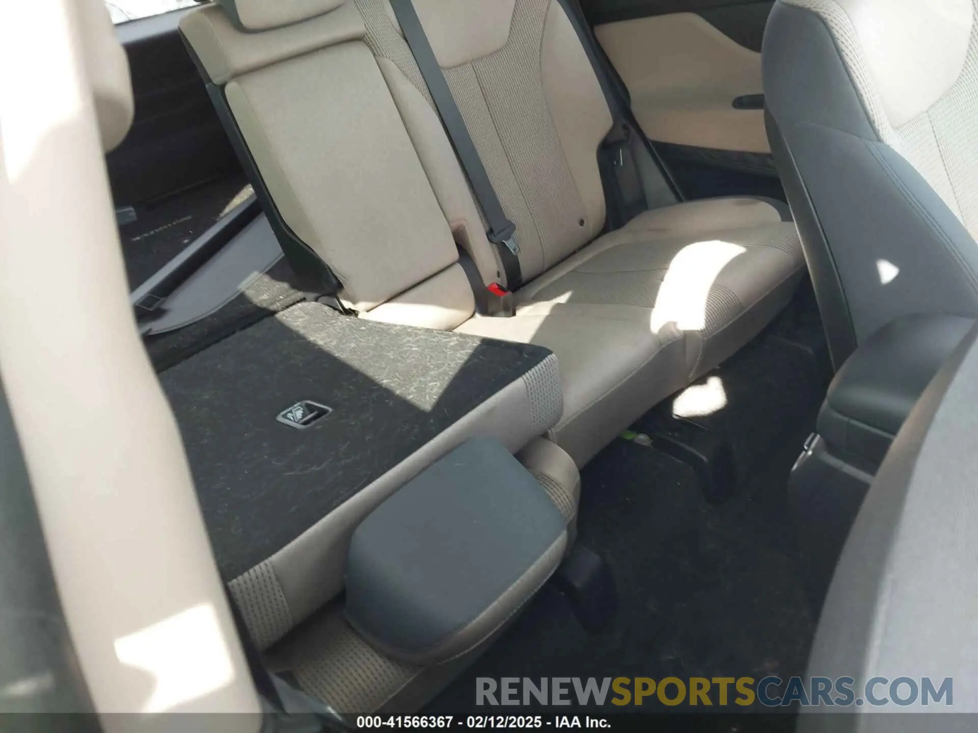 8 Photograph of a damaged car 5NMS1DAJ1PH562651 HYUNDAI SANTA FE 2023