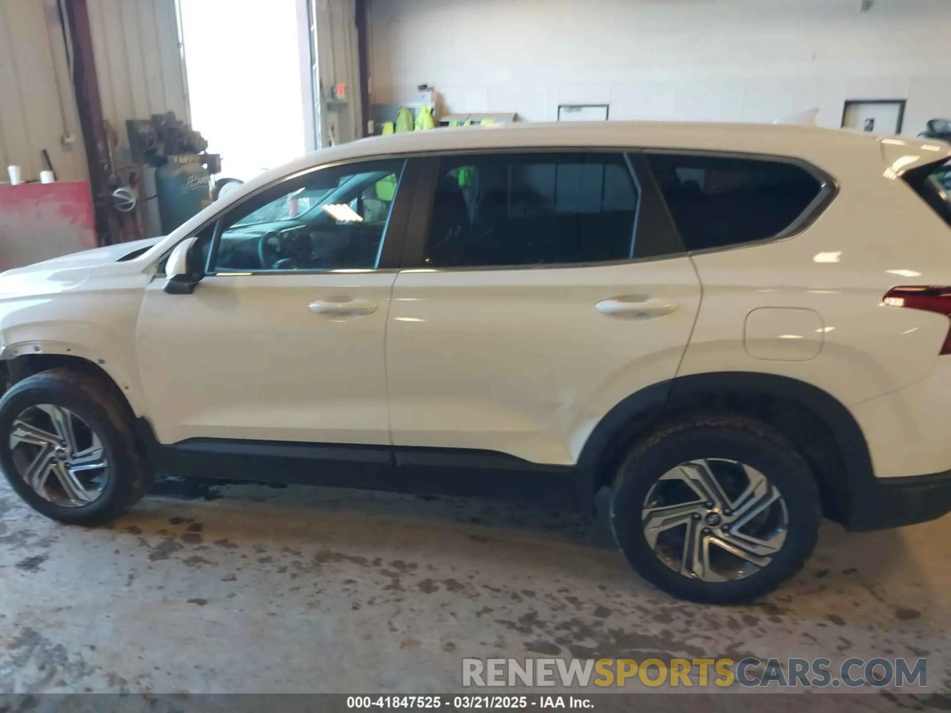 14 Photograph of a damaged car 5NMS1DAJ1PH617129 HYUNDAI SANTA FE 2023