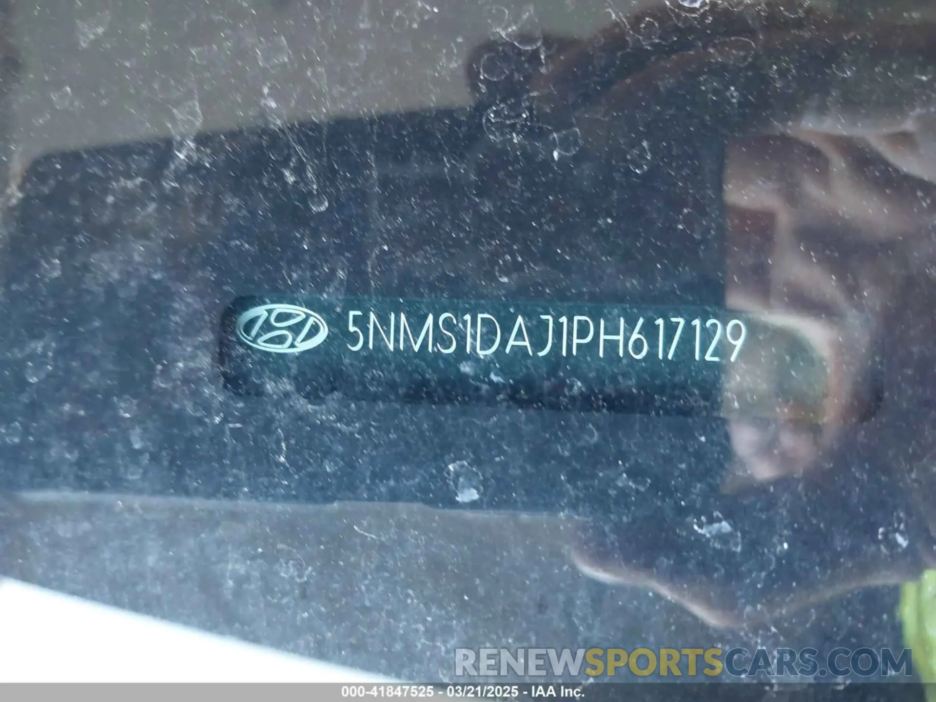 9 Photograph of a damaged car 5NMS1DAJ1PH617129 HYUNDAI SANTA FE 2023