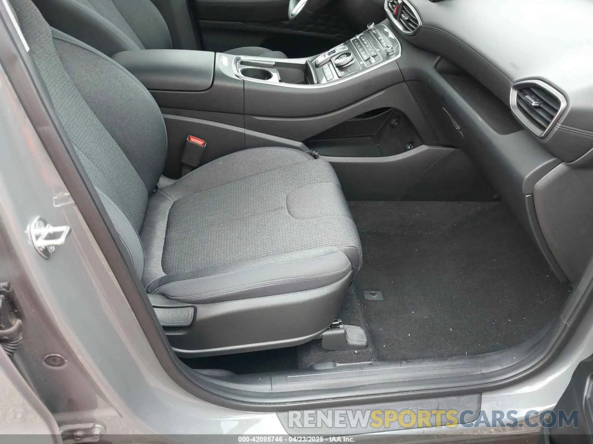 5 Photograph of a damaged car 5NMS24AJ2PH537979 HYUNDAI SANTA FE 2023