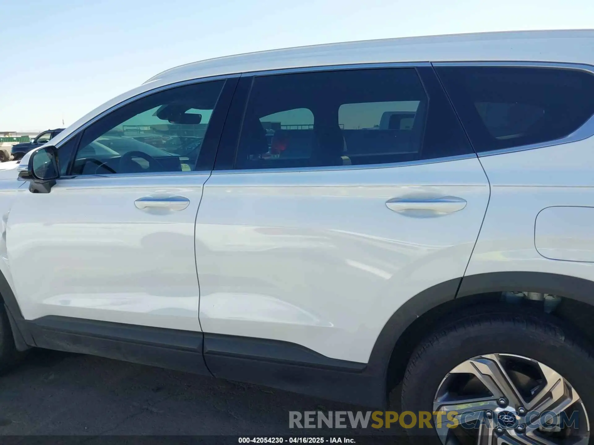 15 Photograph of a damaged car 5NMS24AJ2PH652243 HYUNDAI SANTA FE 2023
