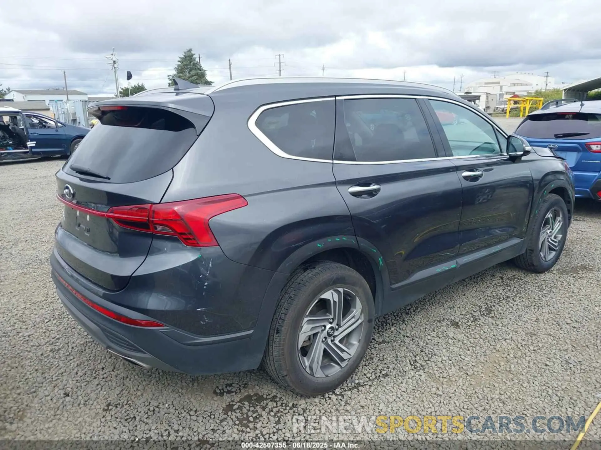 4 Photograph of a damaged car 5NMS24AJ5PH562441 HYUNDAI SANTA FE 2023