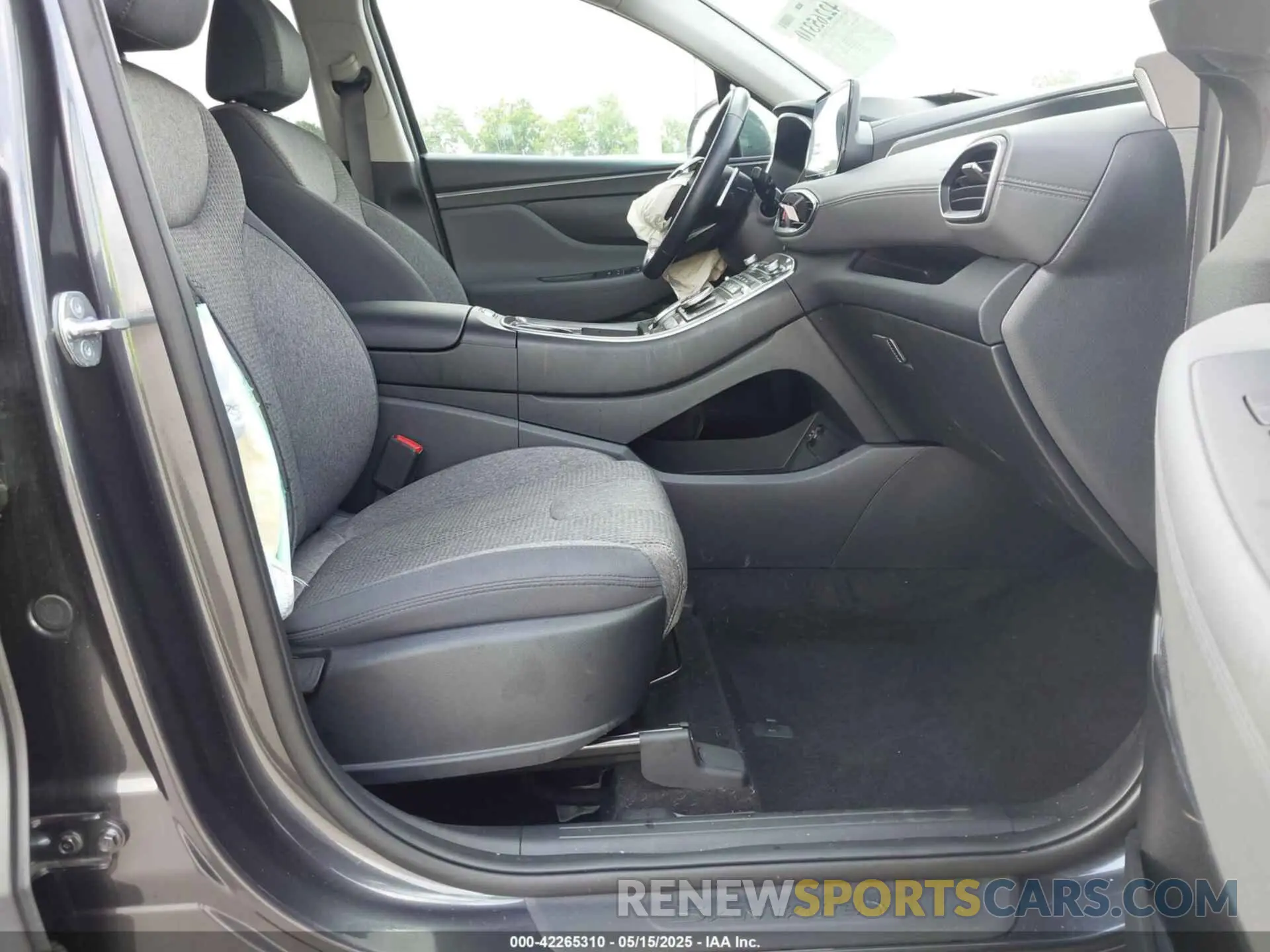 5 Photograph of a damaged car 5NMS24AJ8PH630389 HYUNDAI SANTA FE 2023