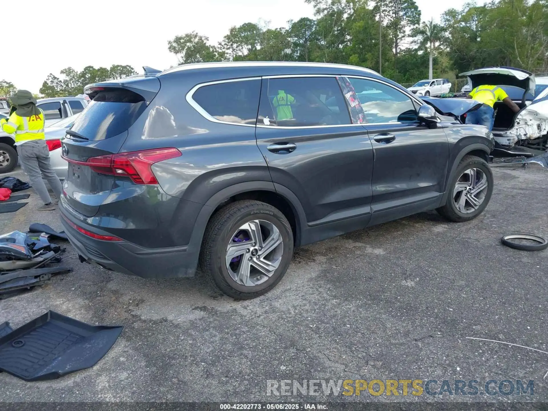 4 Photograph of a damaged car 5NMS24AJ8PH643501 HYUNDAI SANTA FE 2023