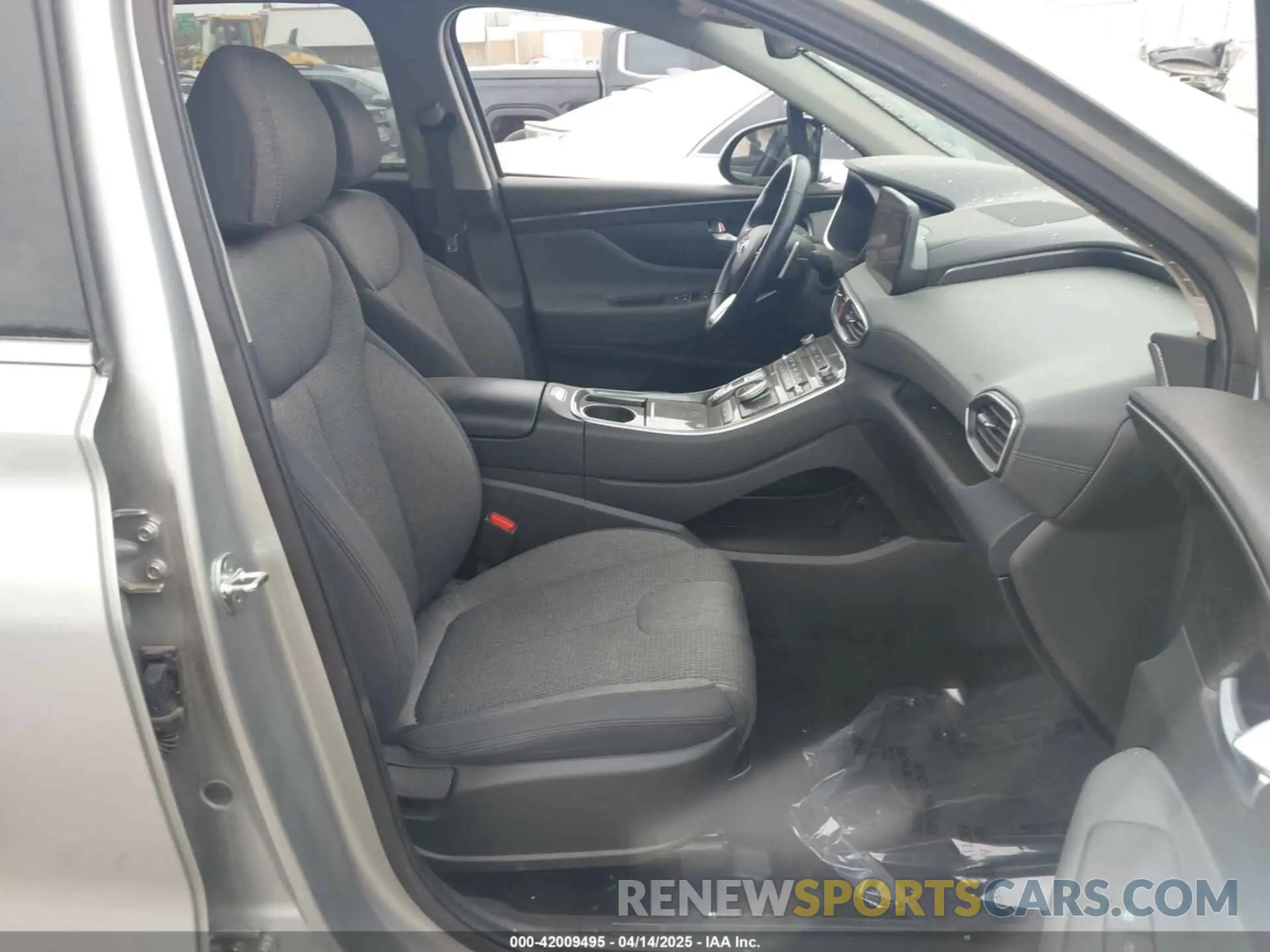 5 Photograph of a damaged car 5NMS24AJ9PH563804 HYUNDAI SANTA FE 2023
