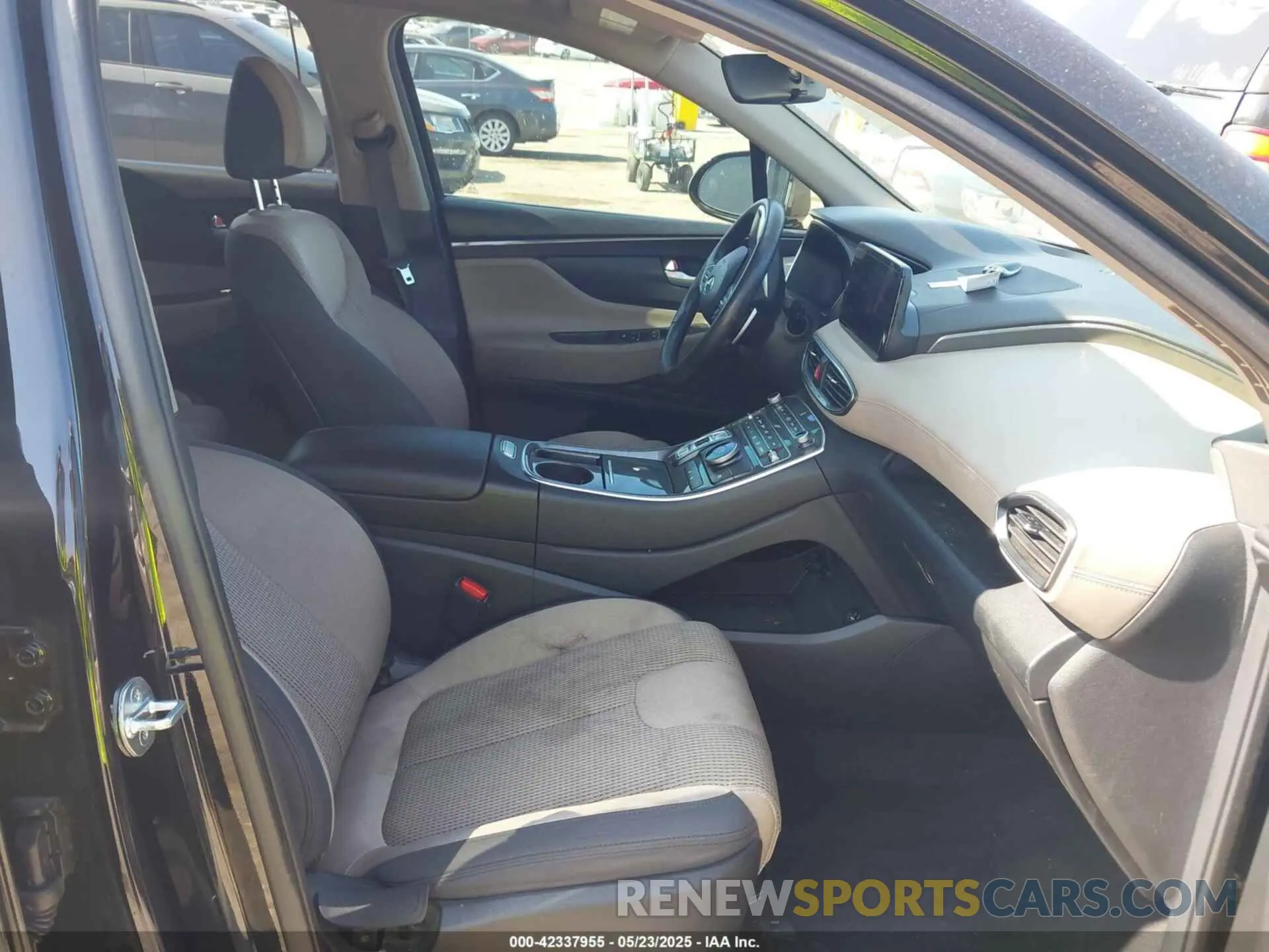 5 Photograph of a damaged car 5NMS24AJ9PH575659 HYUNDAI SANTA FE 2023