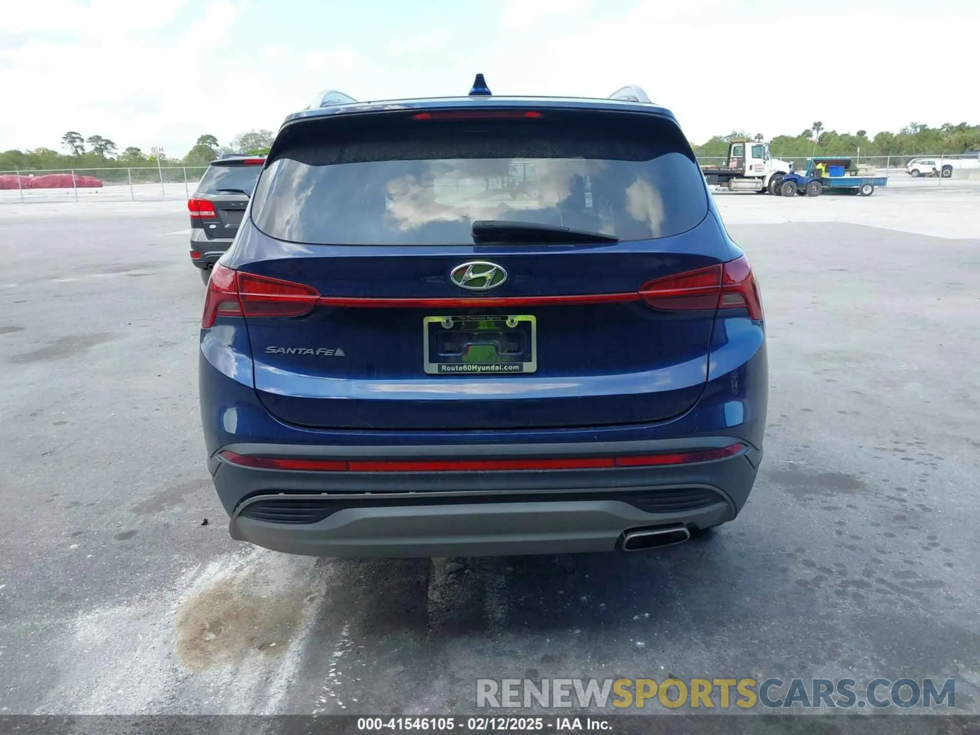 17 Photograph of a damaged car 5NMS24AJXPH498414 HYUNDAI SANTA FE 2023