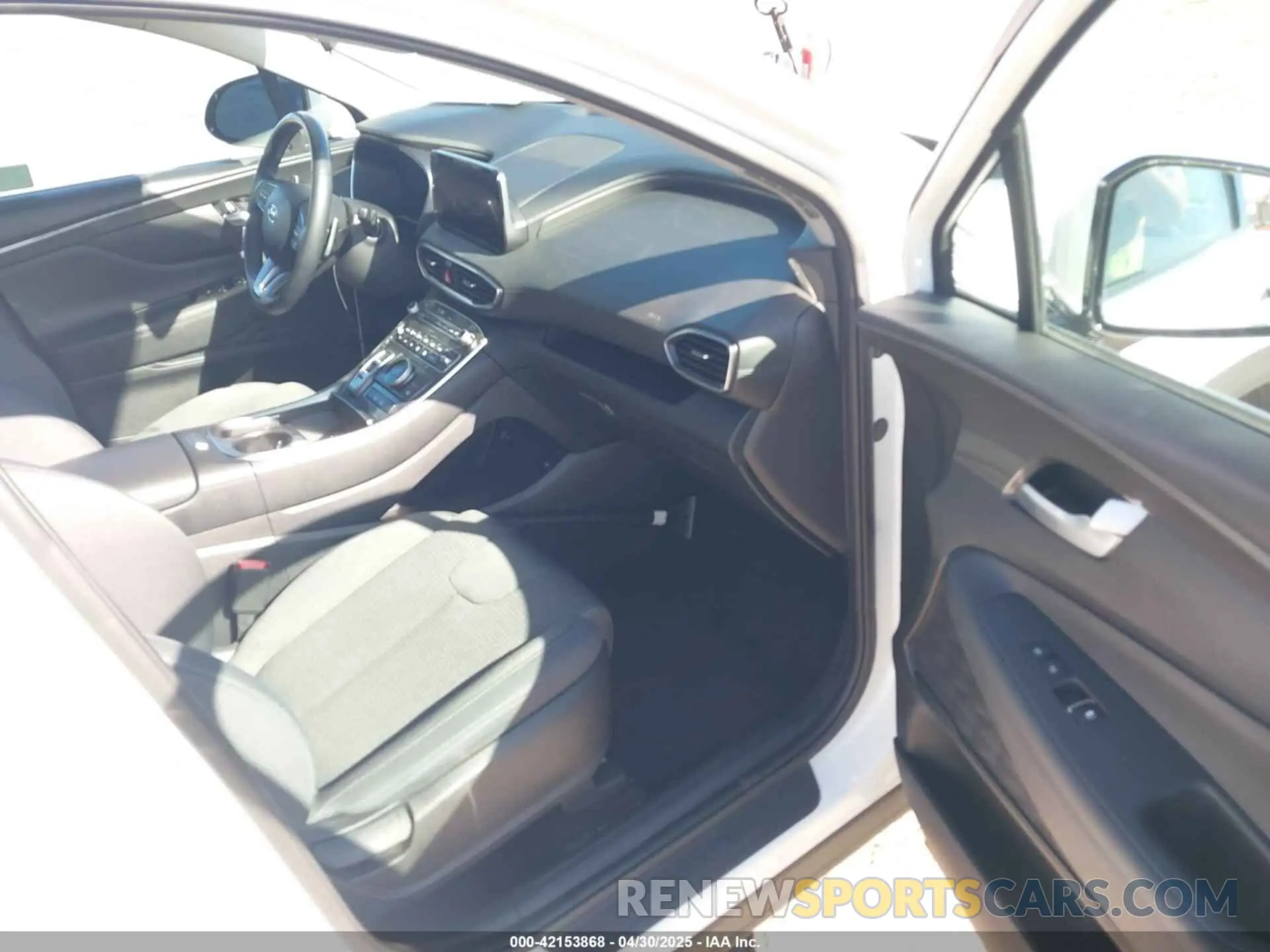 5 Photograph of a damaged car 5NMS24AJXPH562533 HYUNDAI SANTA FE 2023