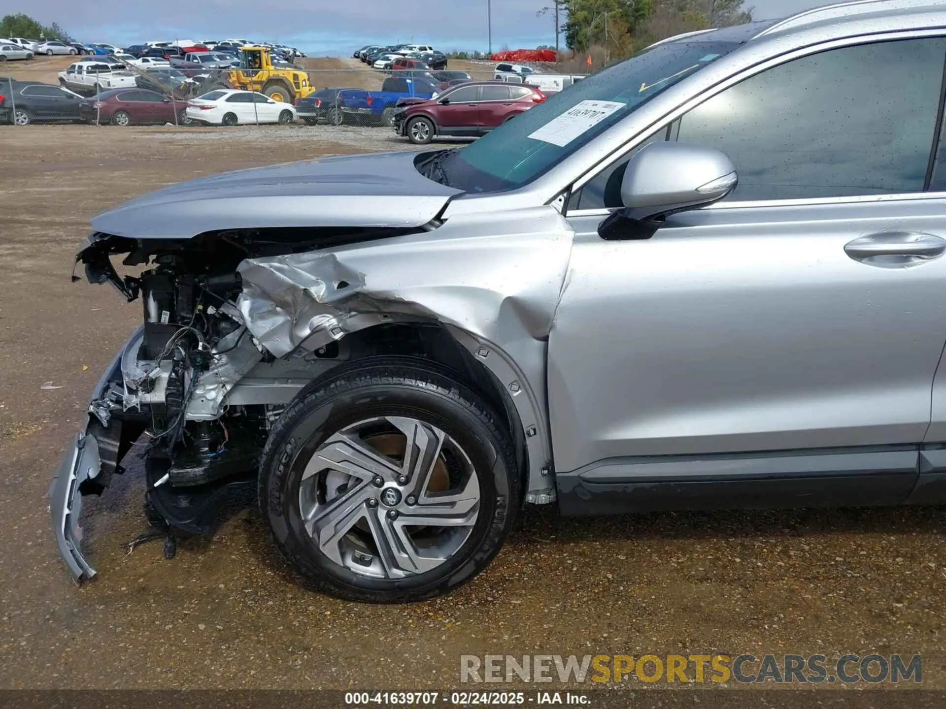 18 Photograph of a damaged car 5NMS24AJXPH583804 HYUNDAI SANTA FE 2023