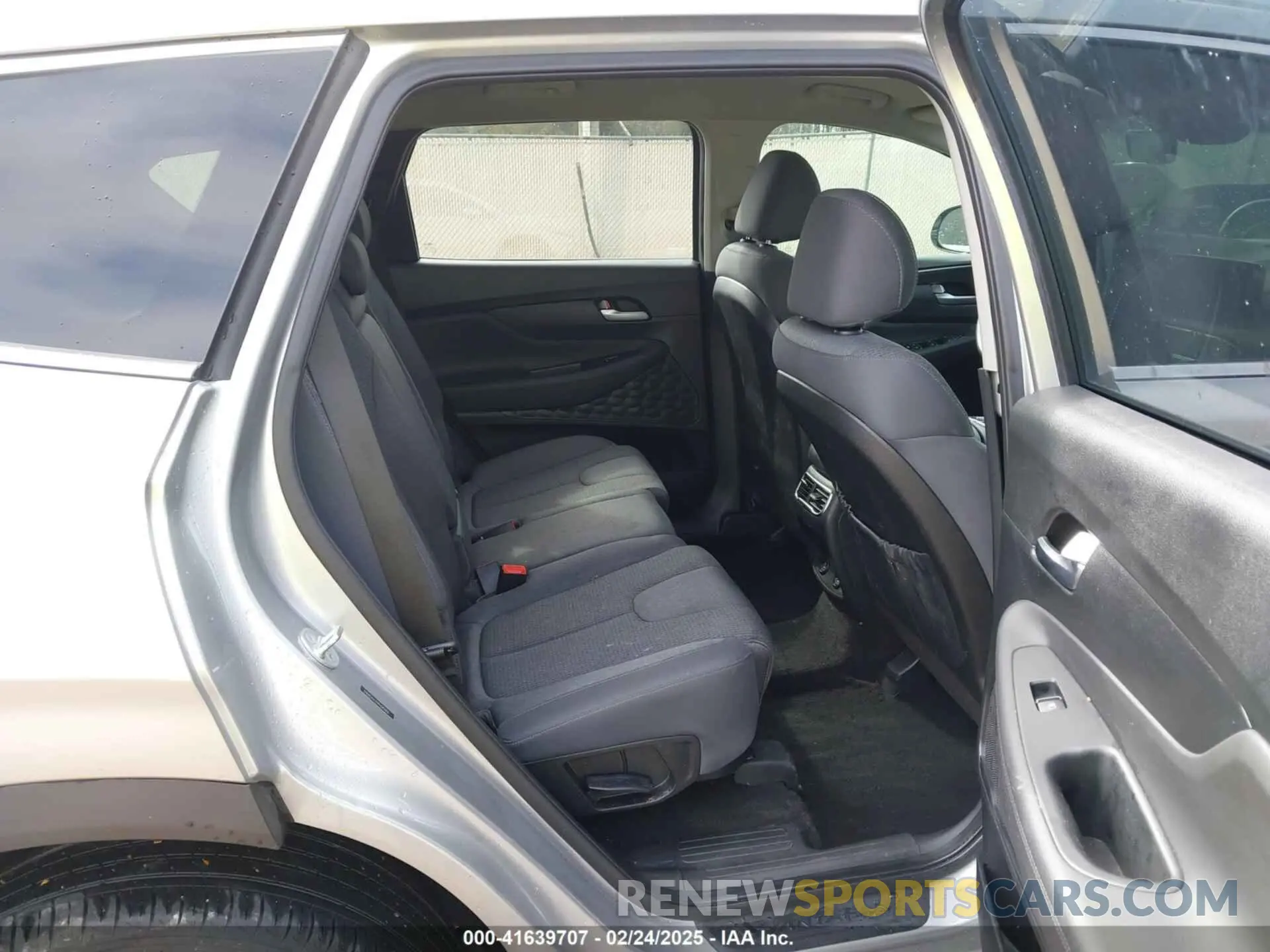 8 Photograph of a damaged car 5NMS24AJXPH583804 HYUNDAI SANTA FE 2023