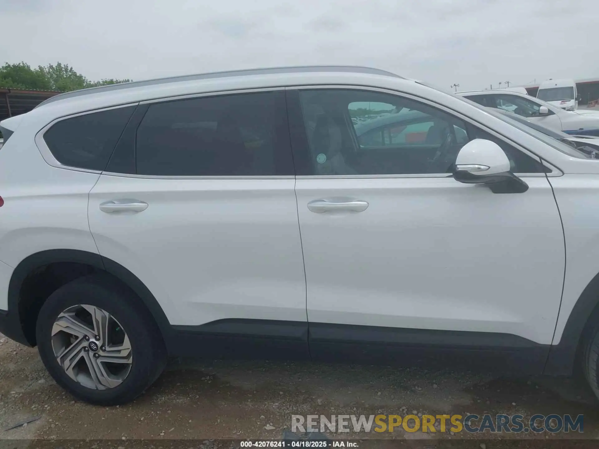 13 Photograph of a damaged car 5NMS2DAJ0PH524289 HYUNDAI SANTA FE 2023