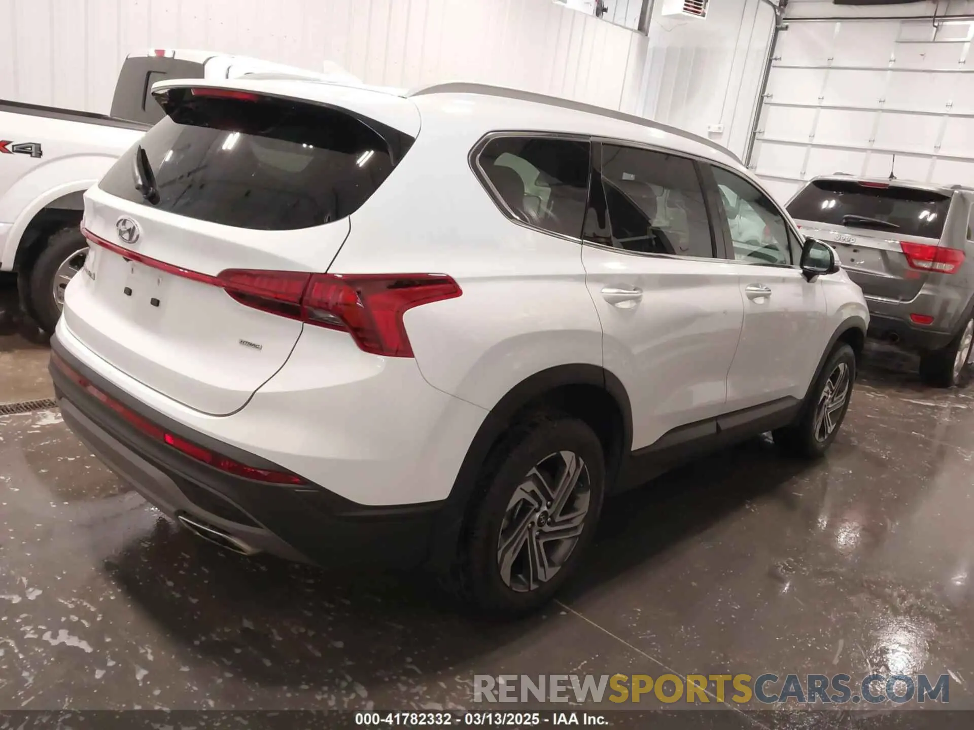 4 Photograph of a damaged car 5NMS2DAJ1PH519716 HYUNDAI SANTA FE 2023