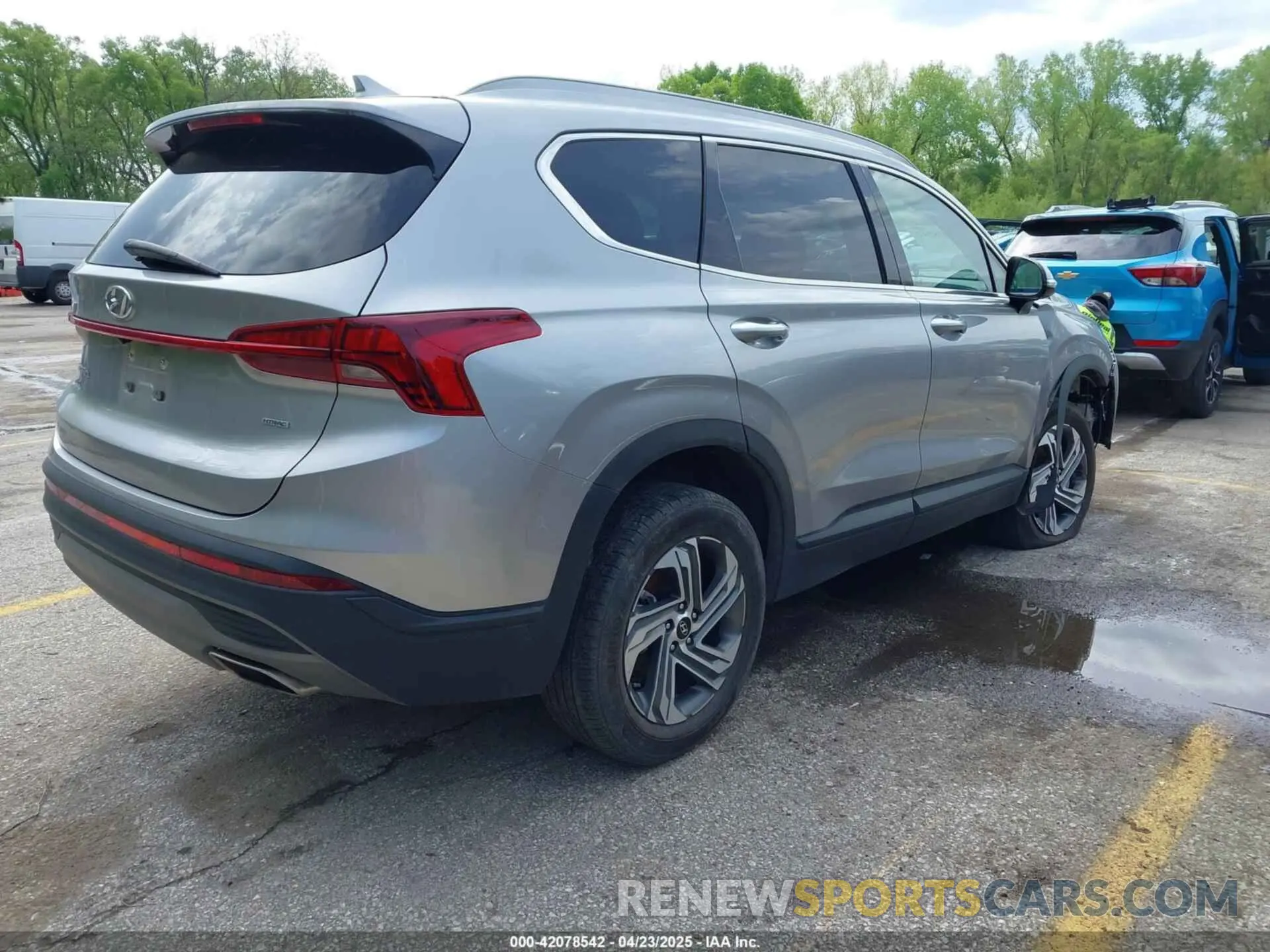 4 Photograph of a damaged car 5NMS2DAJ1PH636471 HYUNDAI SANTA FE 2023