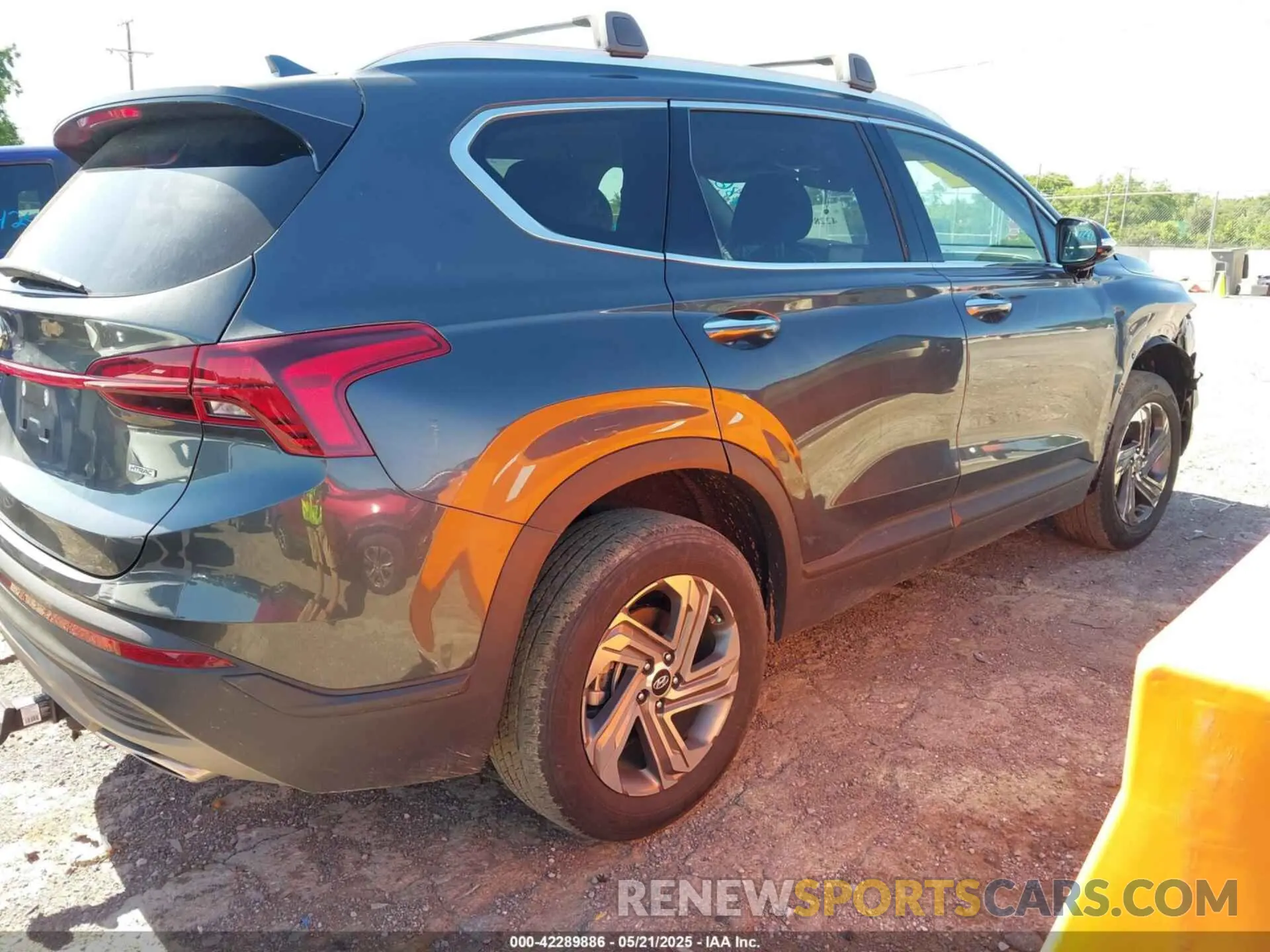 4 Photograph of a damaged car 5NMS2DAJ2PH651609 HYUNDAI SANTA FE 2023
