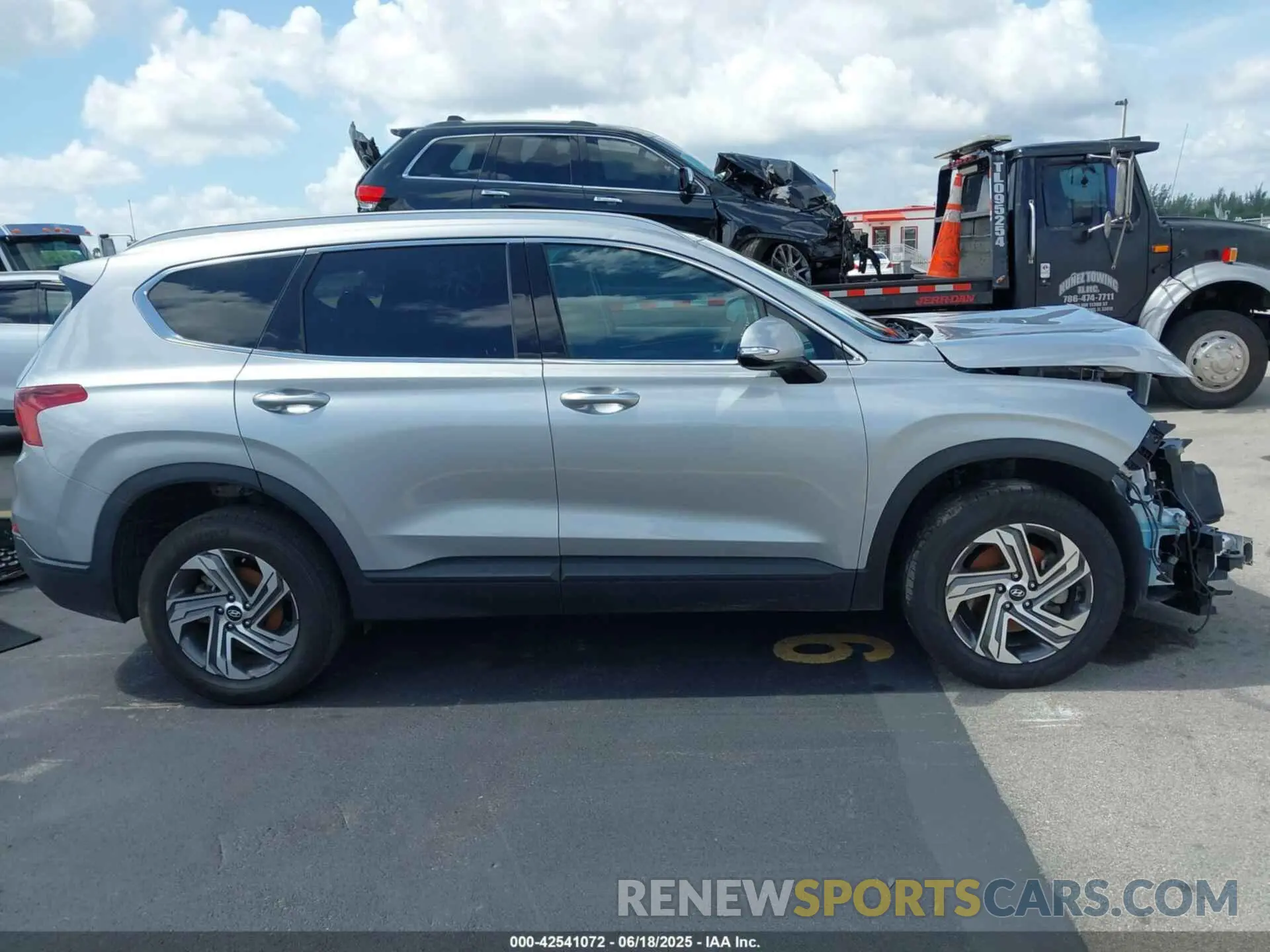14 Photograph of a damaged car 5NMS2DAJ3PH585832 HYUNDAI SANTA FE 2023