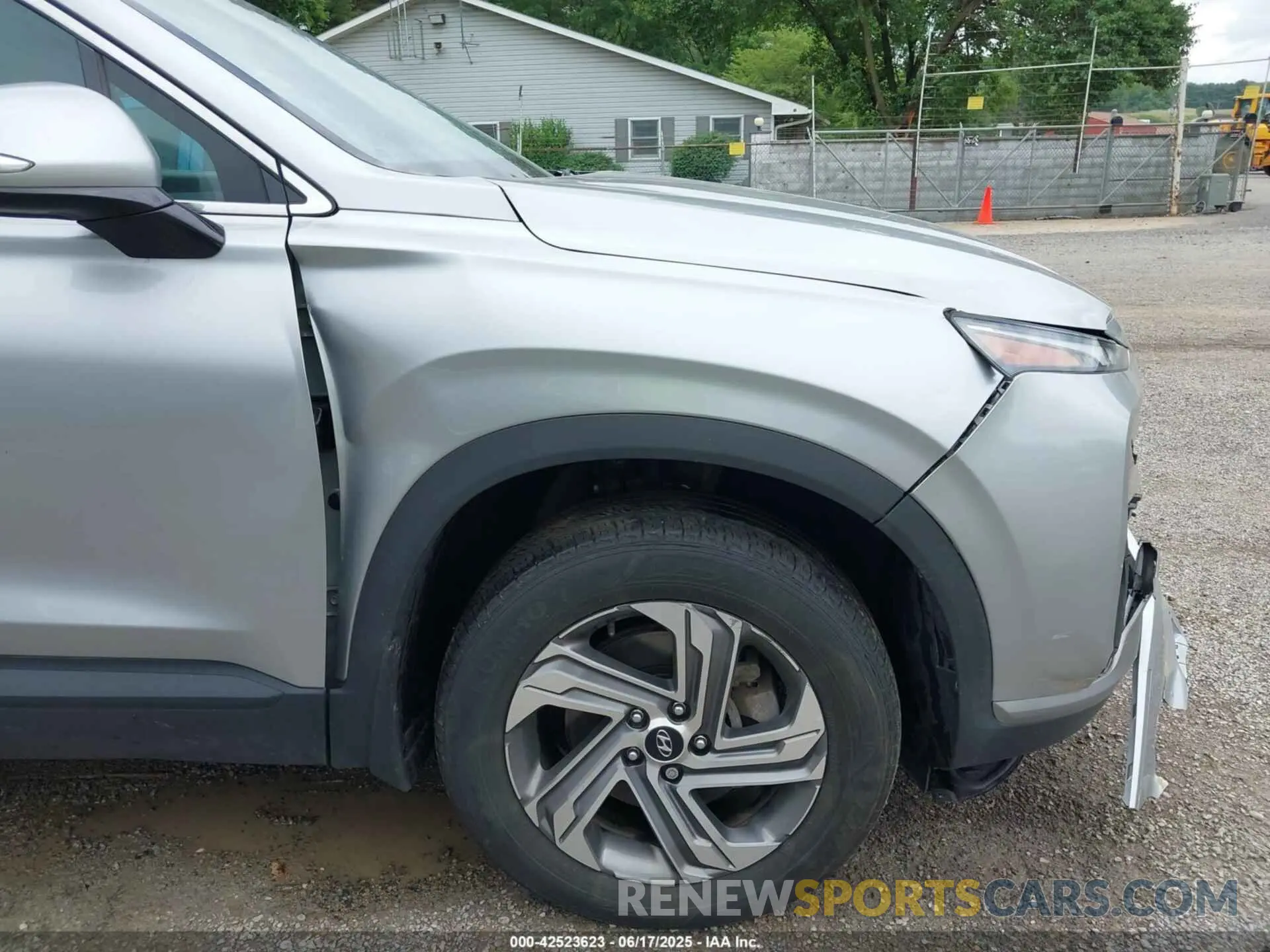 17 Photograph of a damaged car 5NMS2DAJ3PH645592 HYUNDAI SANTA FE 2023